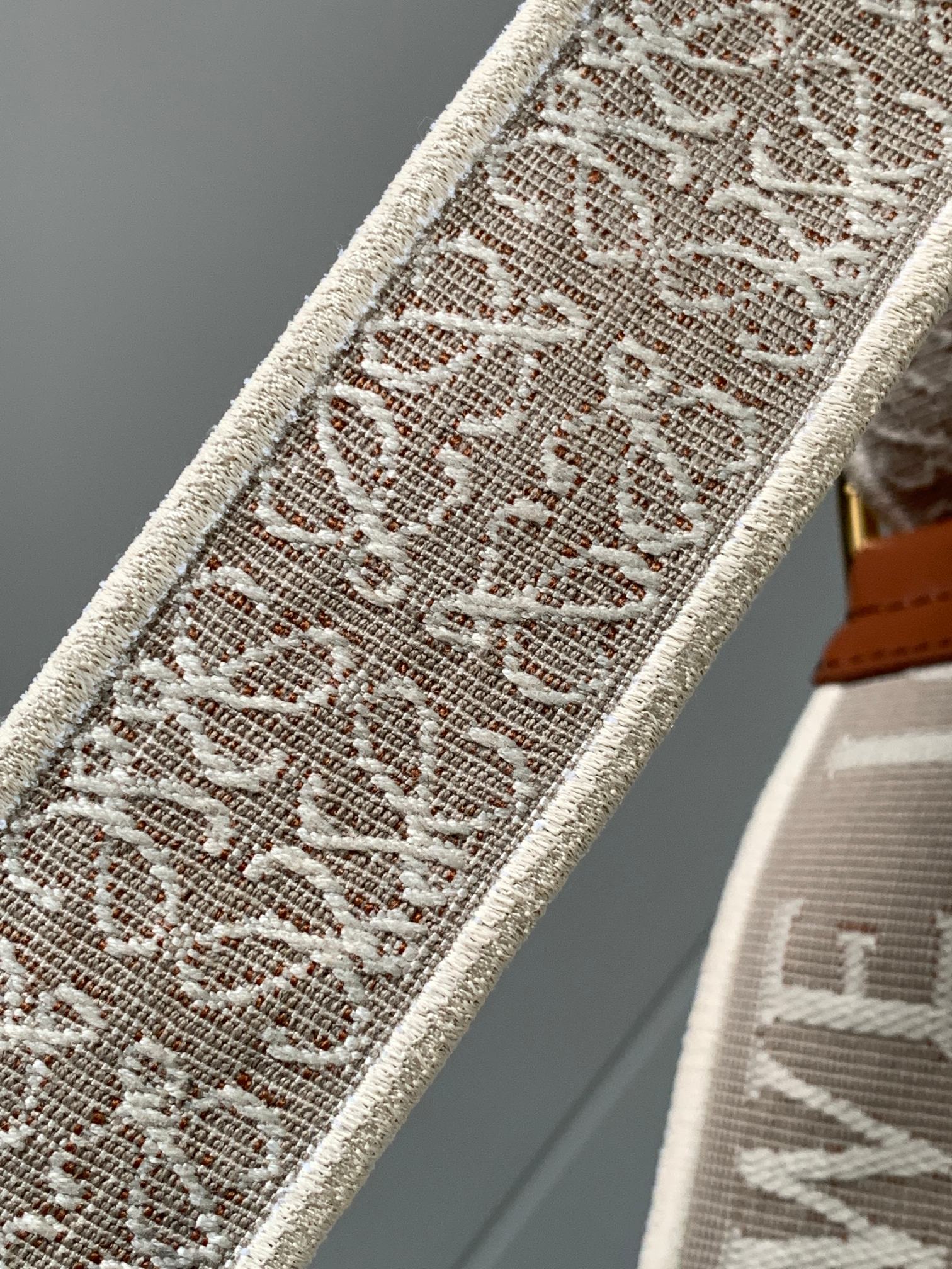 Loewe Anagram Straps-134CM