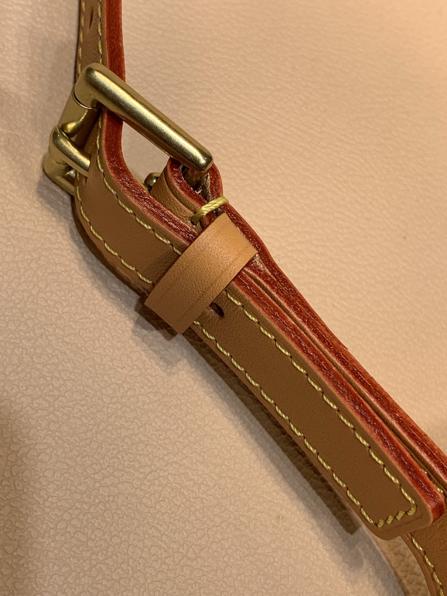 l**is V*t*n pochette croissant-26✖️13cm