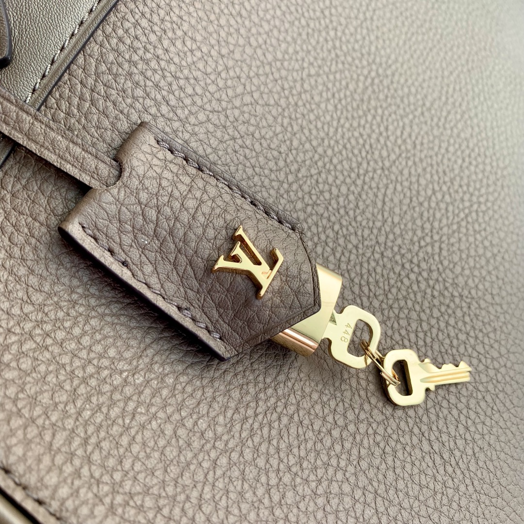 l**is V*t*n lock it tote mm-36×29×15cm