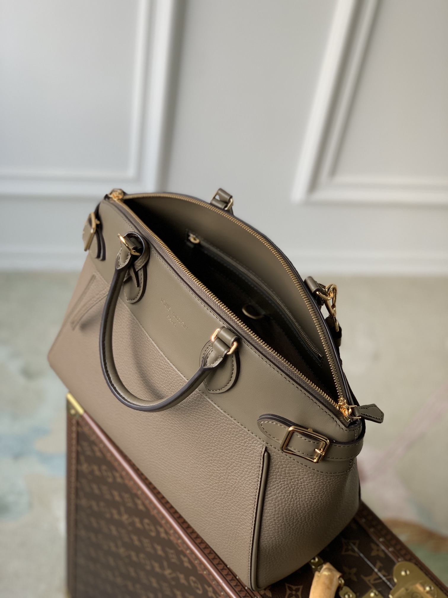 l**is V*t*n lock it tote mm-36×29×15cm