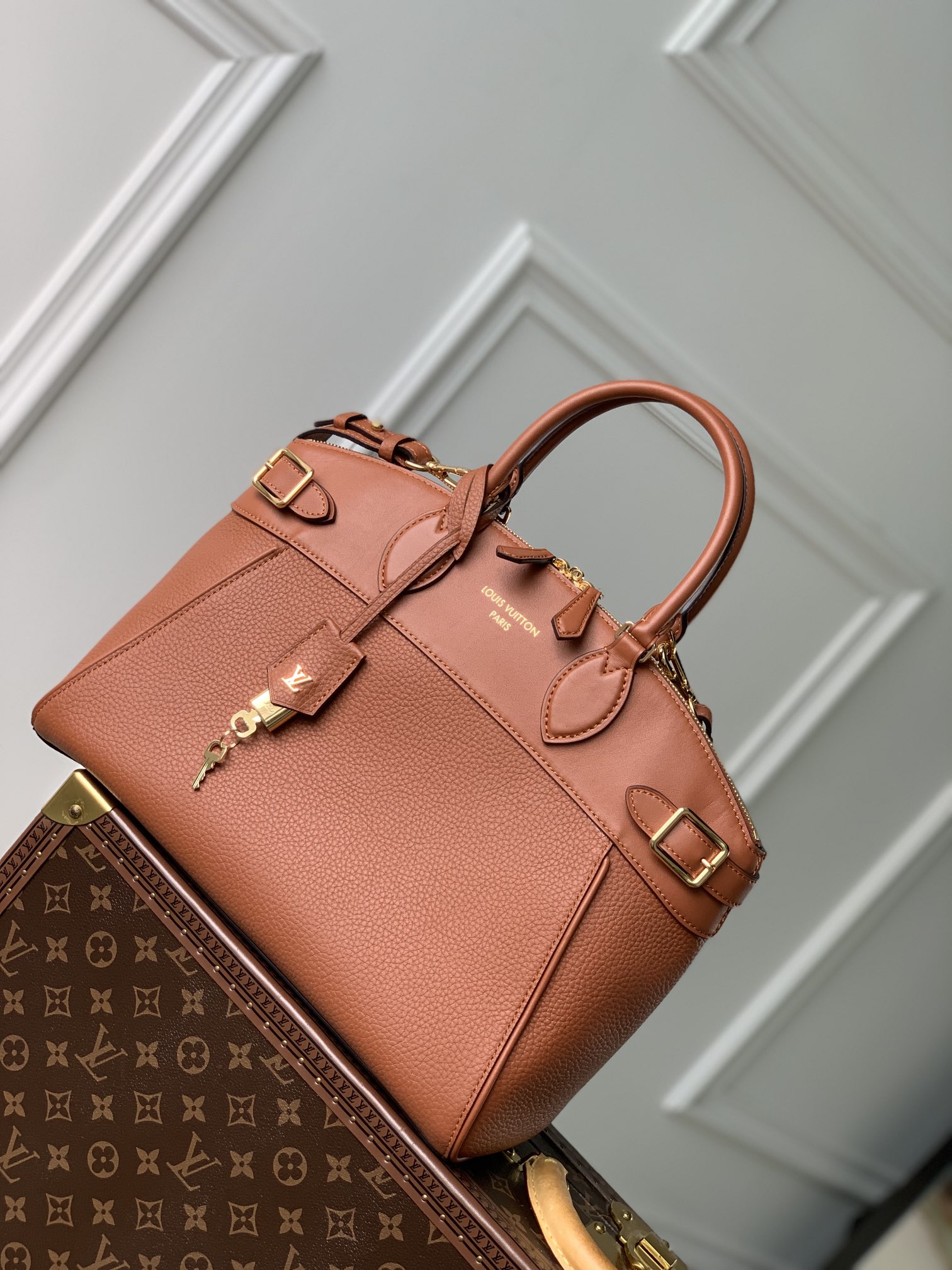 l**is V*t*n lock it tote mm-36×29×15cm