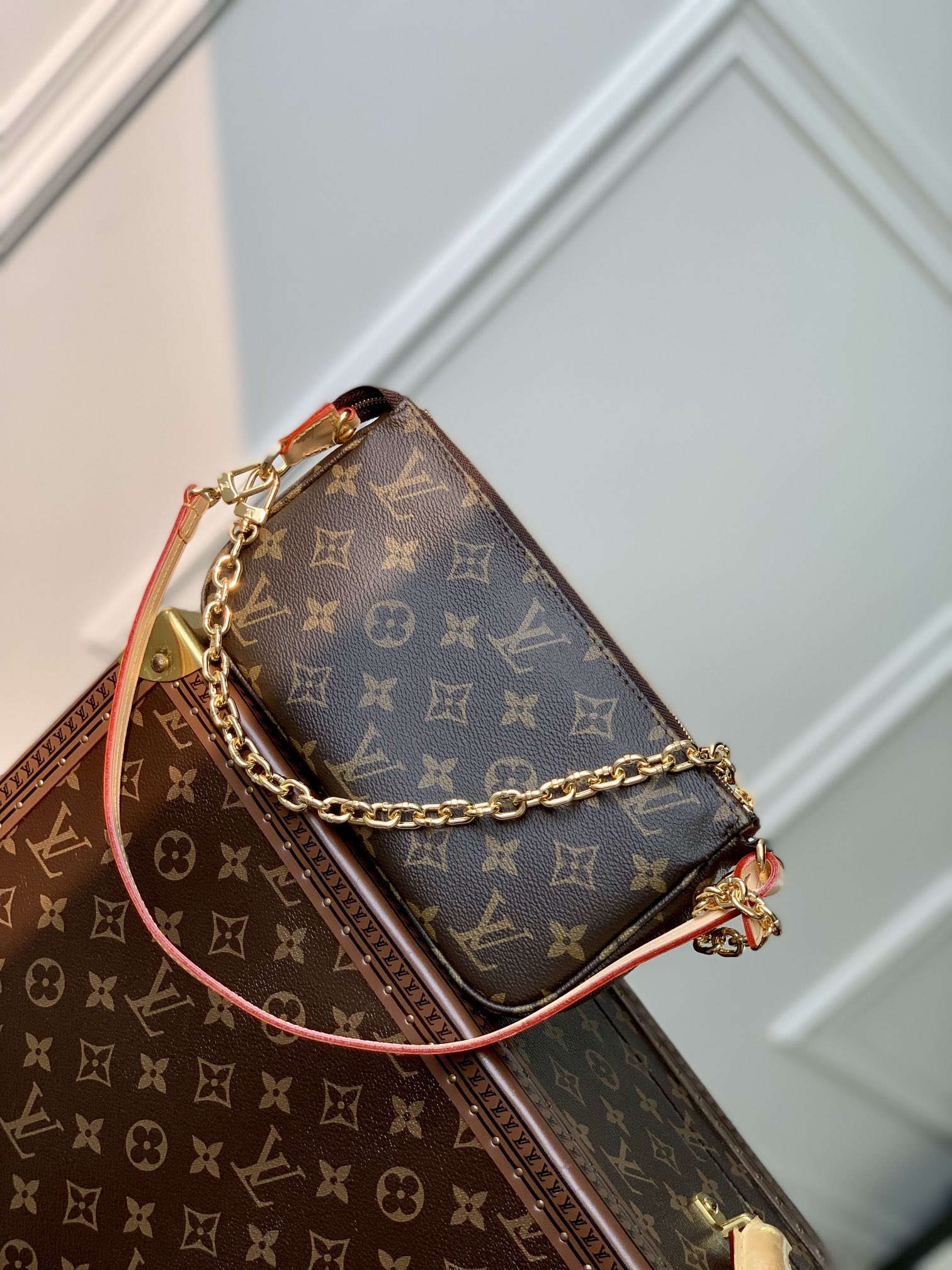 l**is V*t*n pochette accessoire-23.5 x 13.5 x 4cm