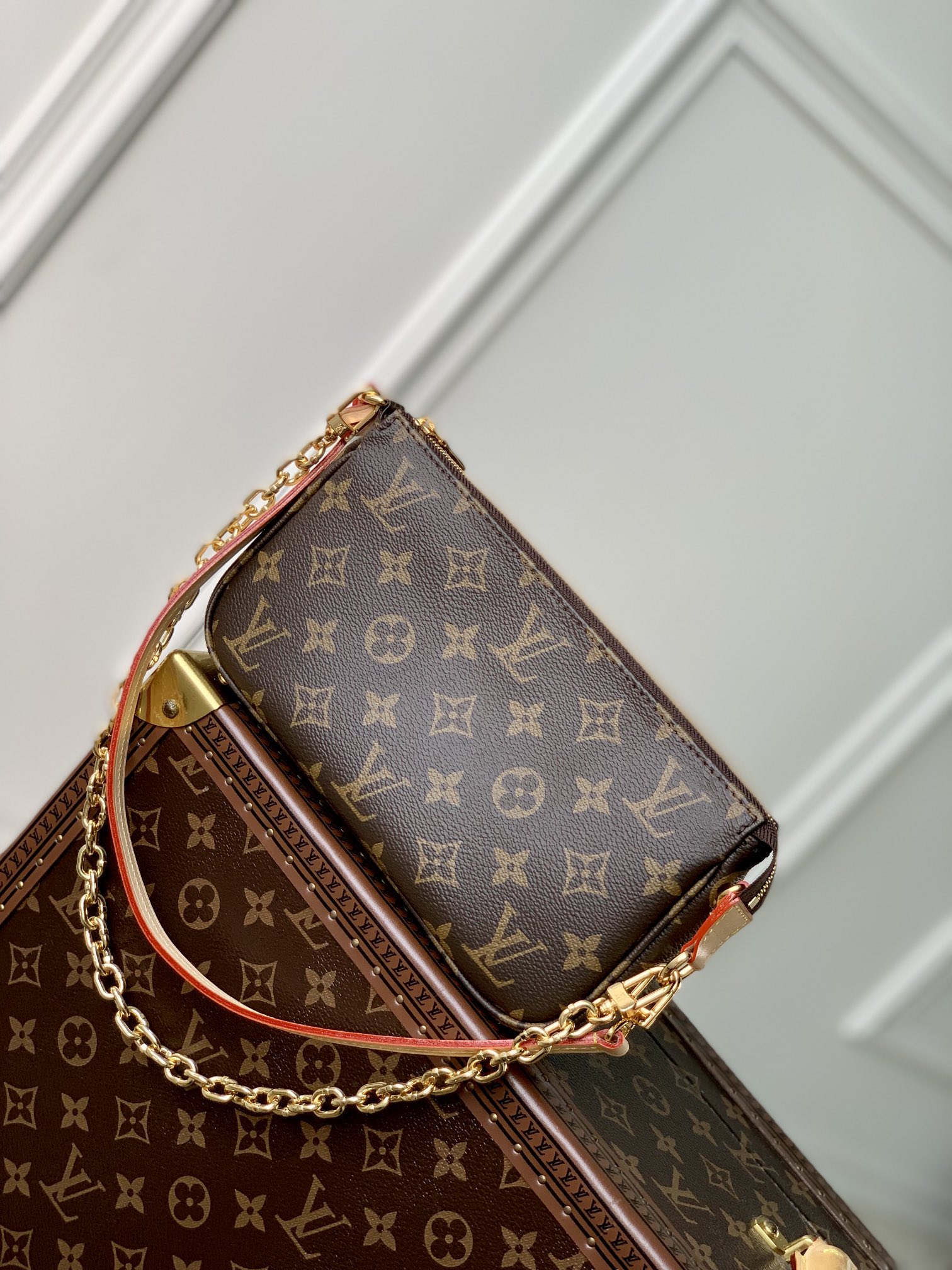 l**is V*t*n pochette accessoire-23.5 x 13.5 x 4cm