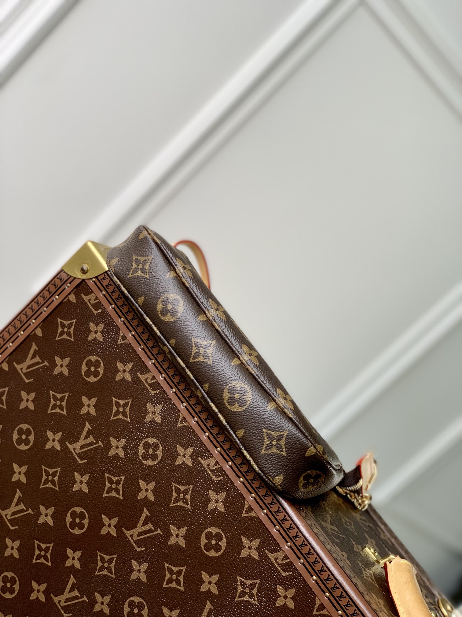 l**is V*t*n pochette accessoire-23.5 x 13.5 x 4cm