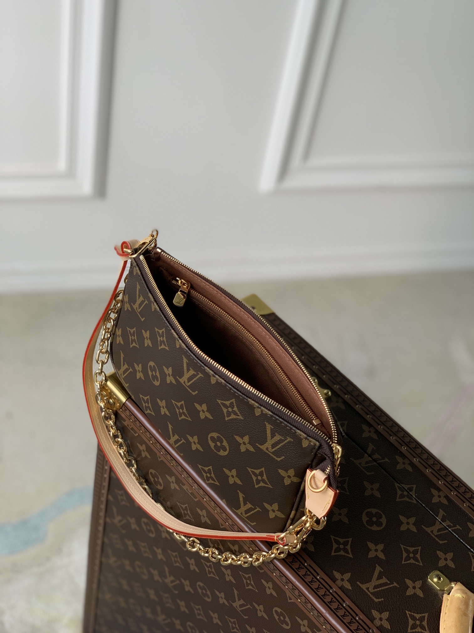 l**is V*t*n pochette accessoire-23.5 x 13.5 x 4cm