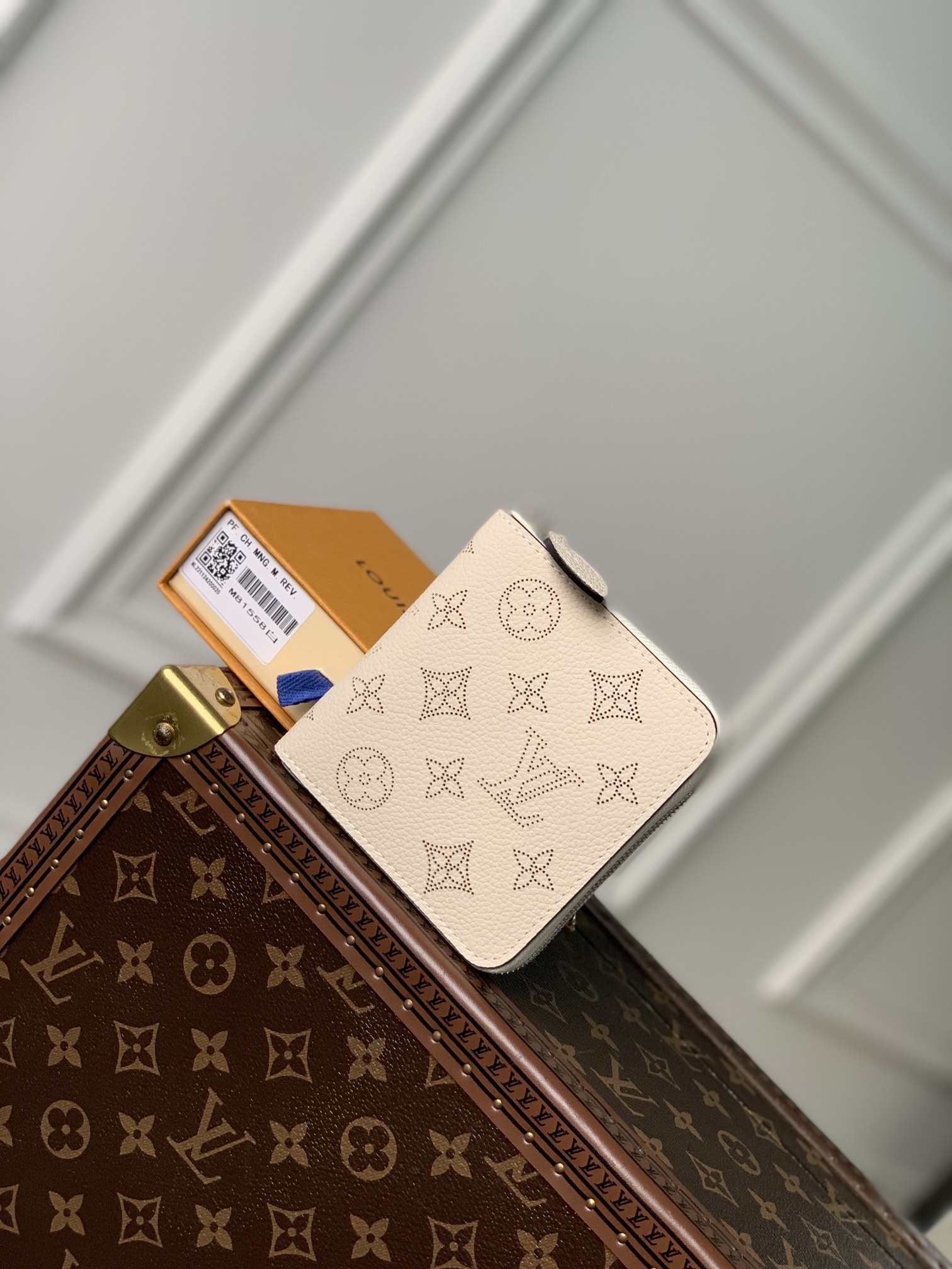 l**is V*t*n wallet-m81558-11.5 x 10.5 x 2cm