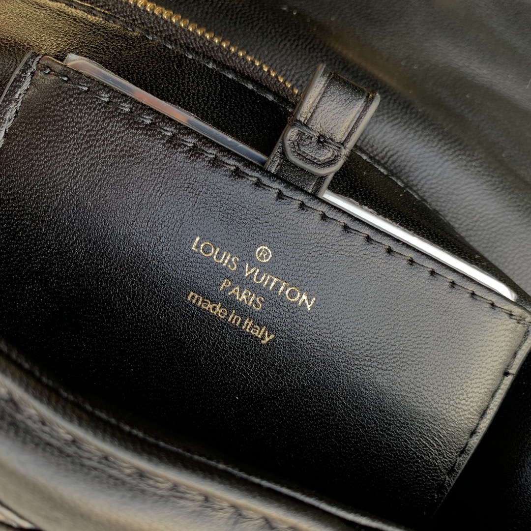 l**is V*t*n go-14 bag-m22891-23.0 x 16.0 x 10cm