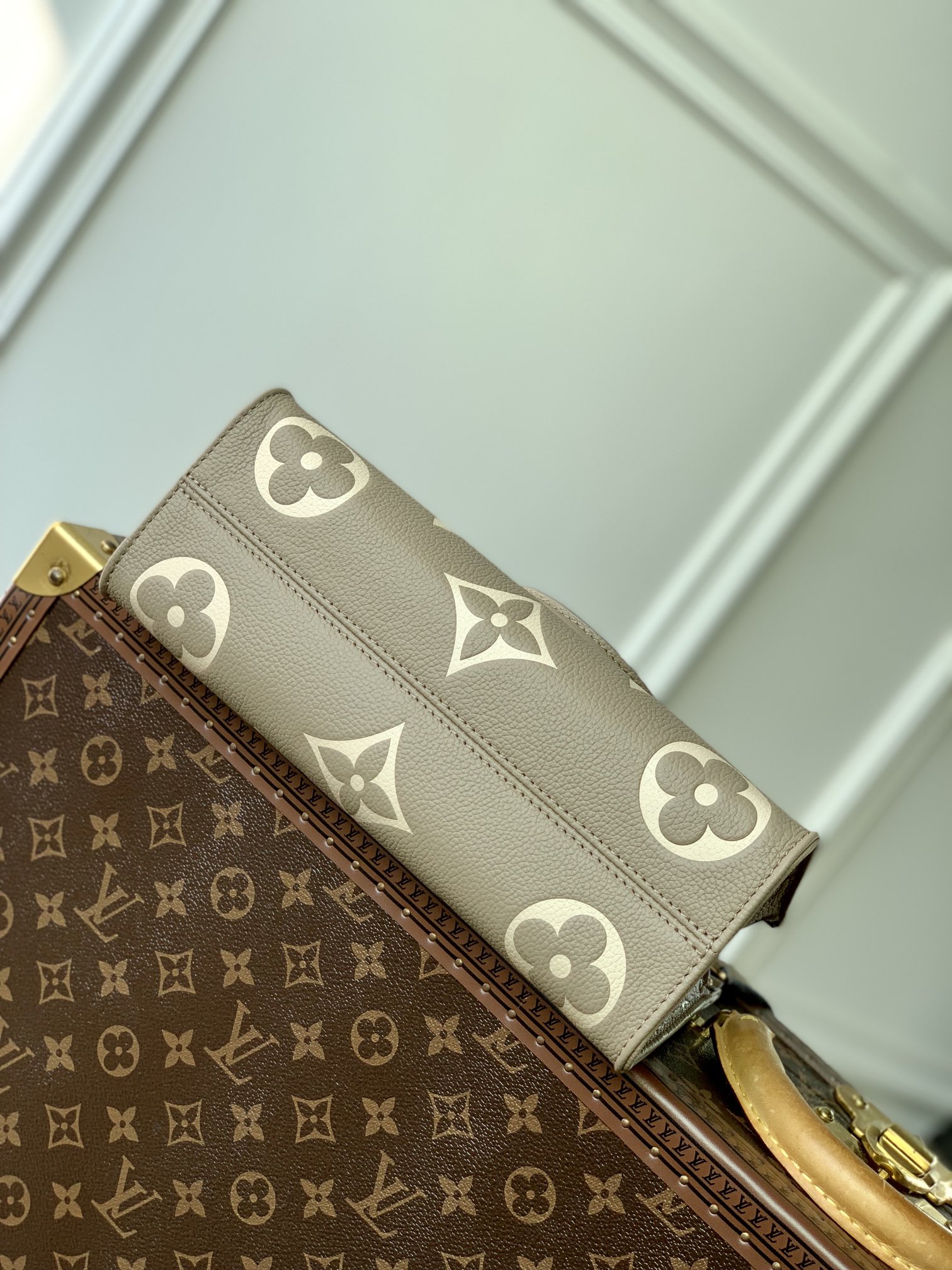 l**is V*t*n onthego east west handbag-m23640-25*13*10cm
