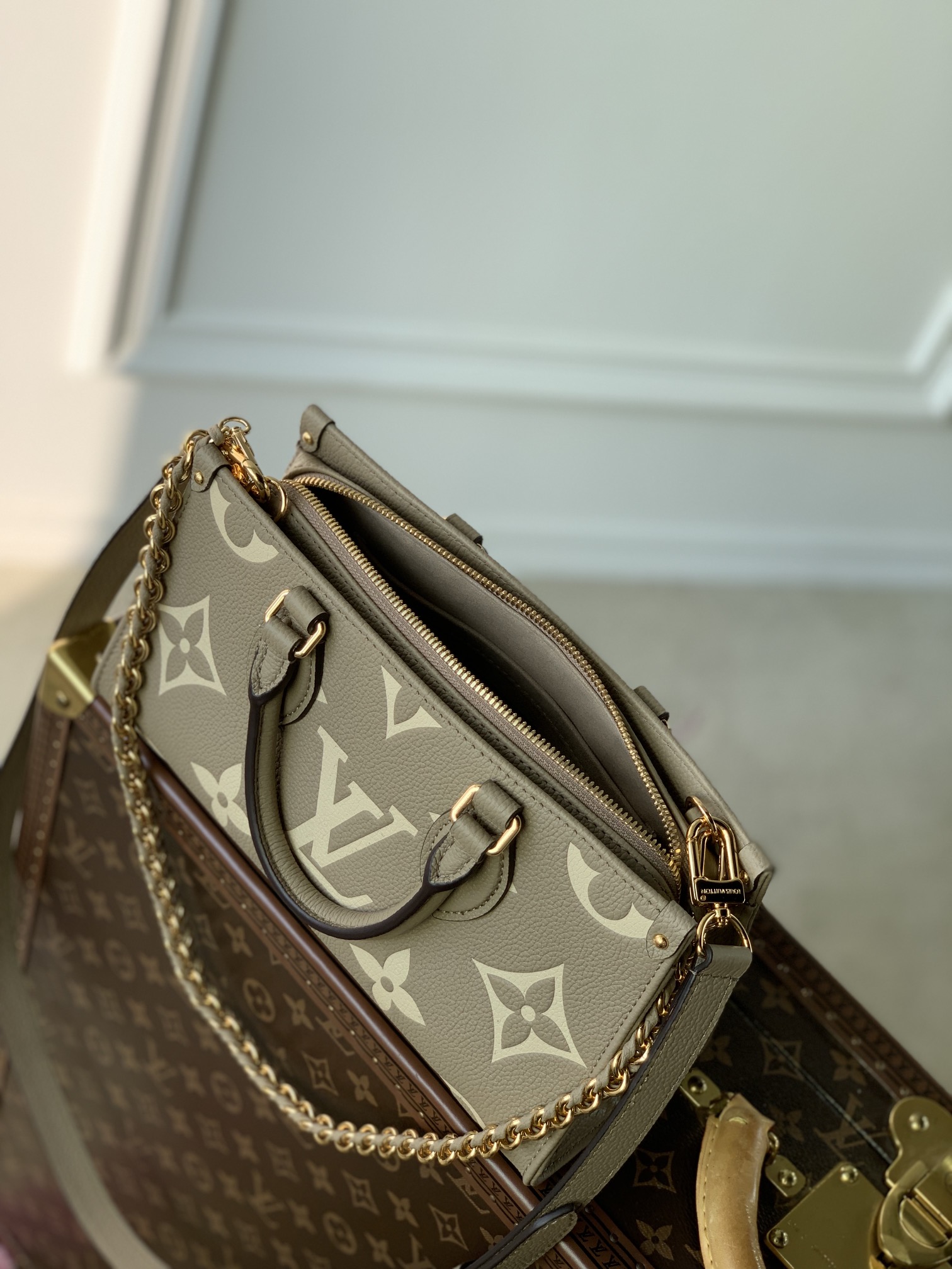 l**is V*t*n onthego east west handbag-m23640-25*13*10cm