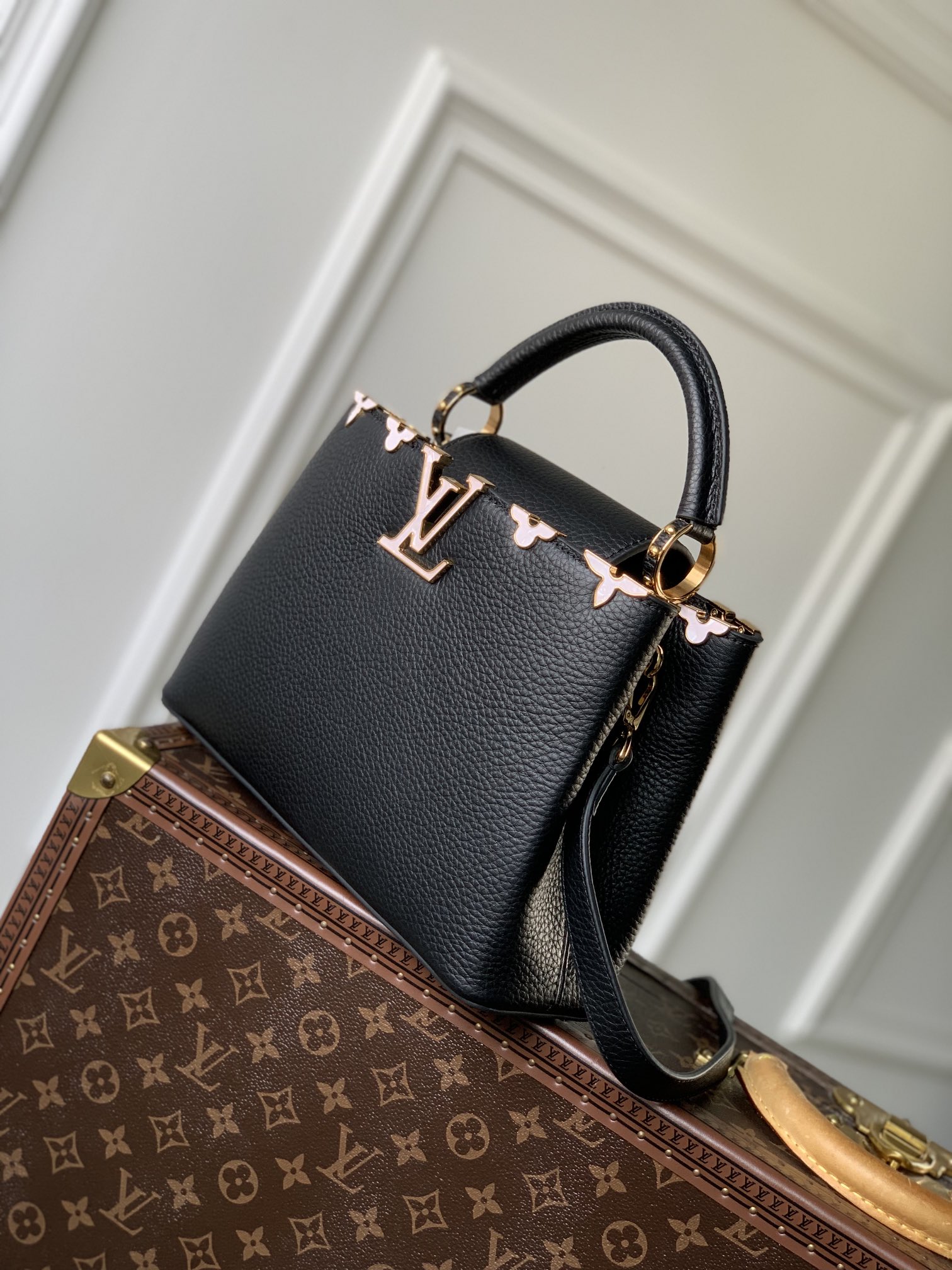 l**is V*t*n capucines bb-27*18*9cm