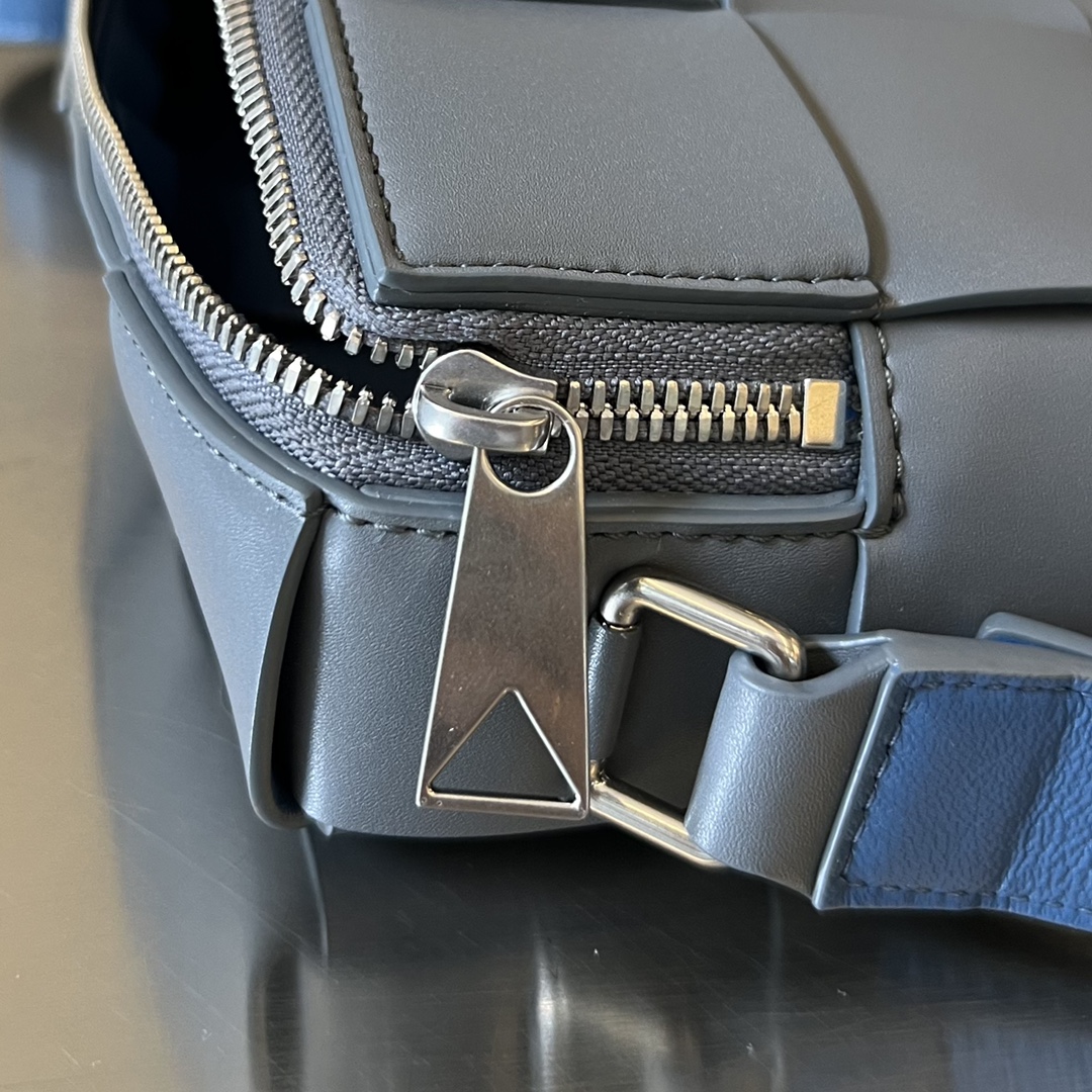 Bo*te*ga ve*ne*ta camera bag-20x15x5cm
