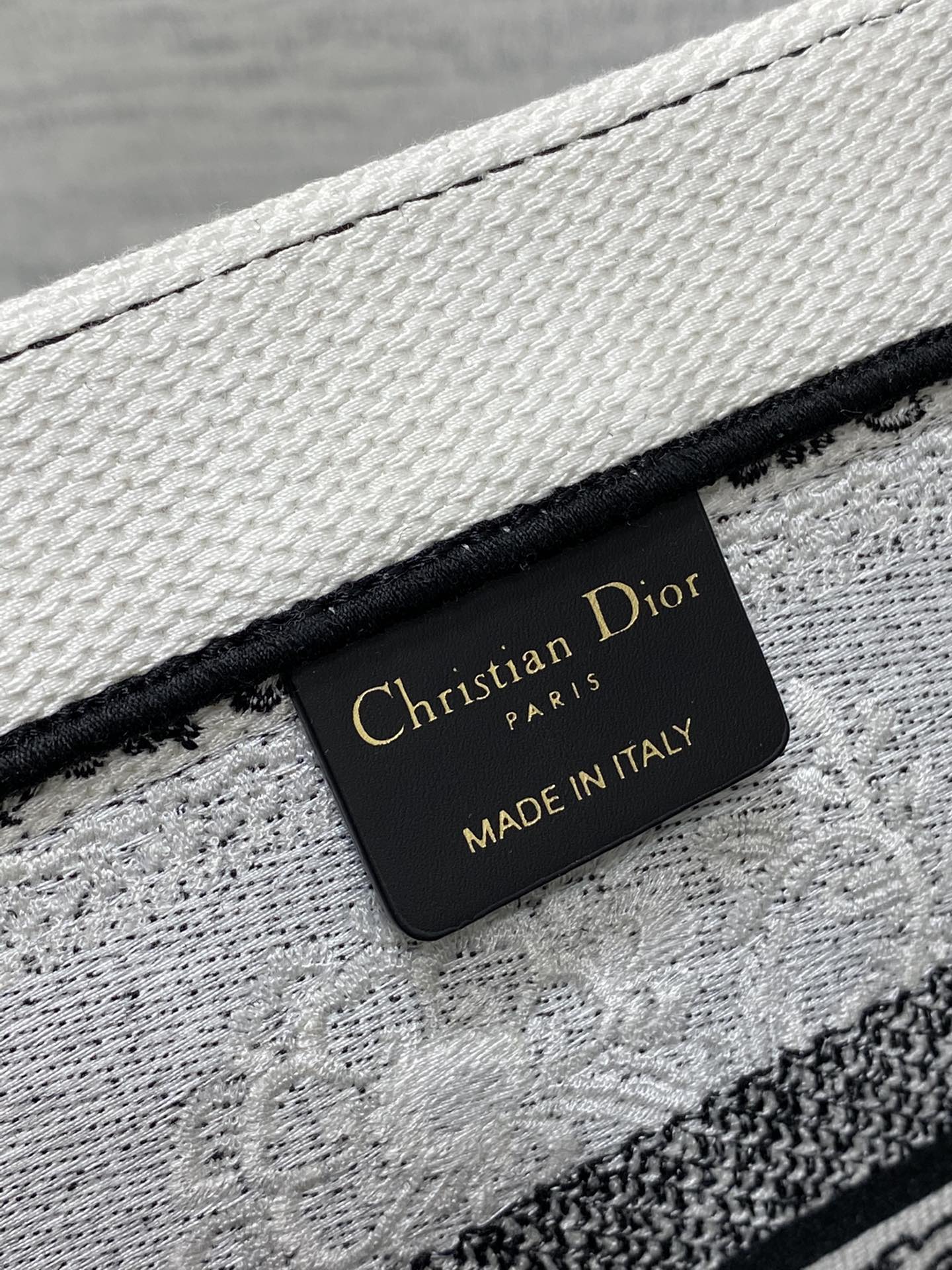 D*or small book tote-36.5cm