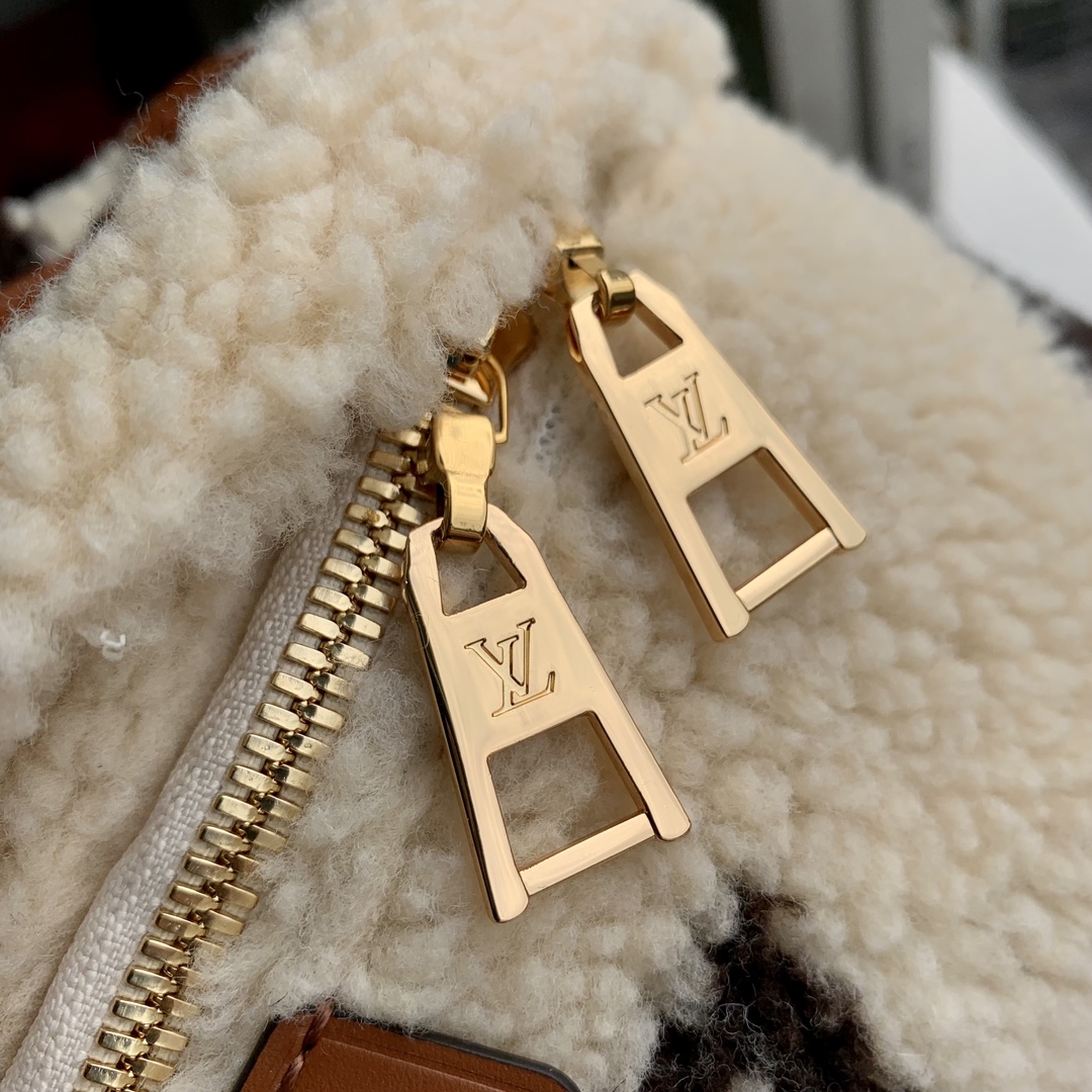 l**is V*t*n bumbag-m23715-37*14*13cm