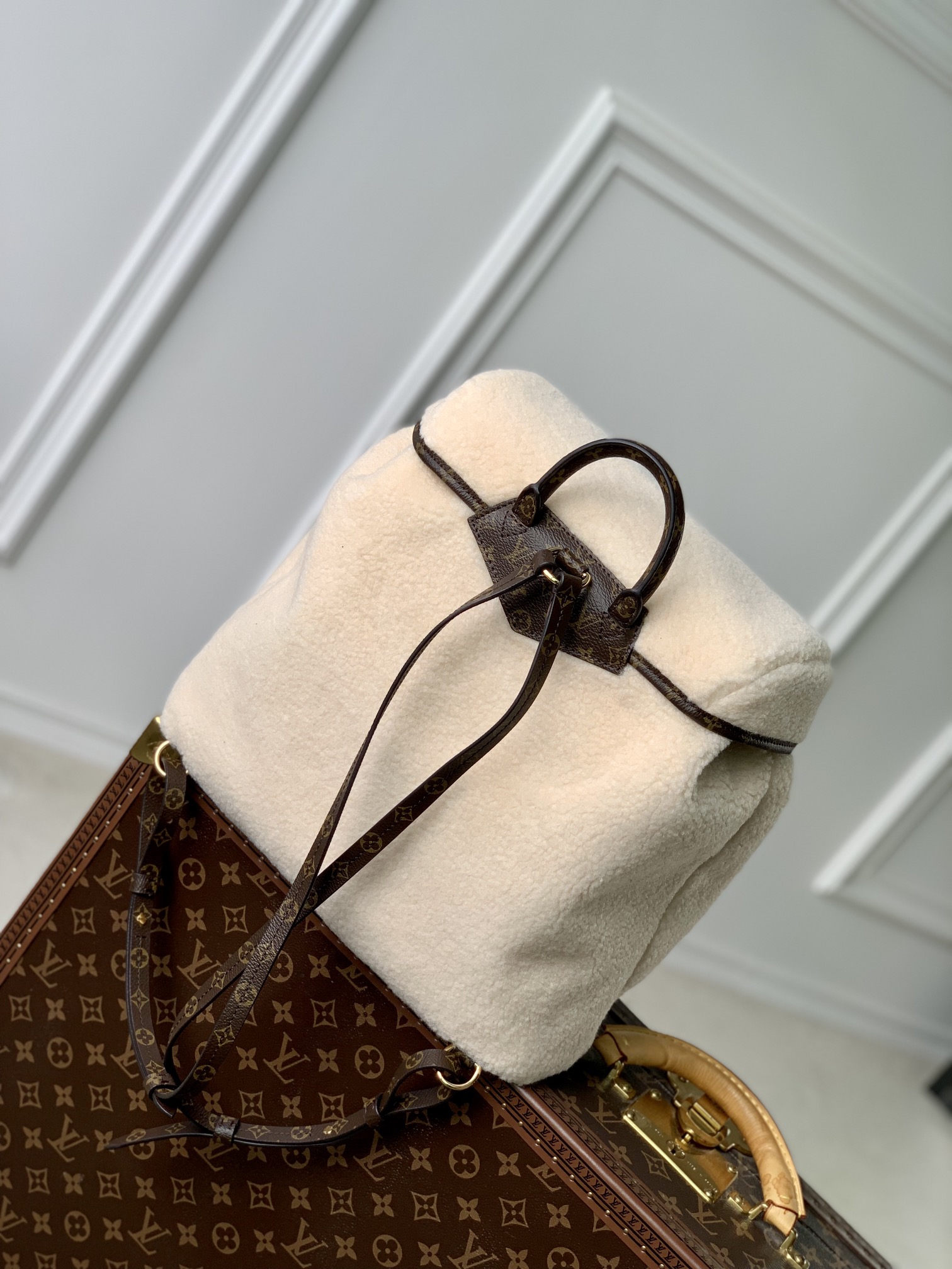 l**is V*t*n backpack m23384-31*31*17cm