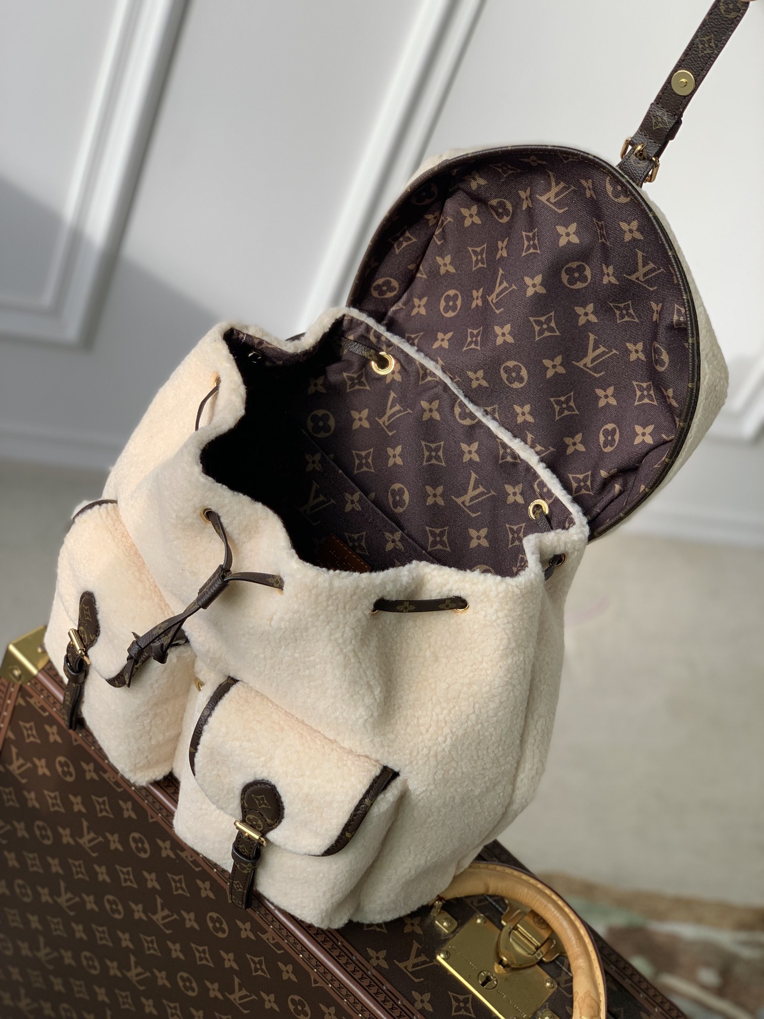 l**is V*t*n backpack m23384-31*31*17cm
