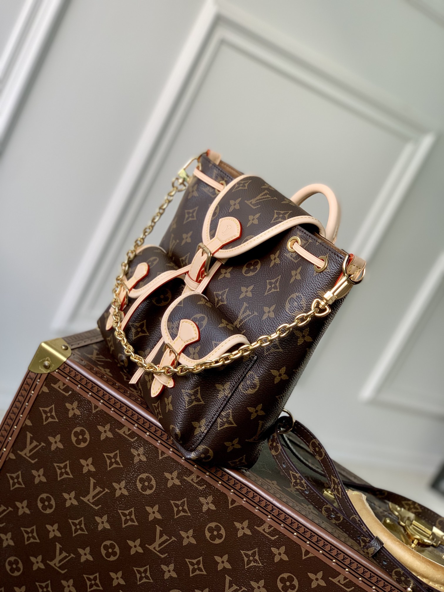 l**is V*t*n backpack m46932-21*23*10cm