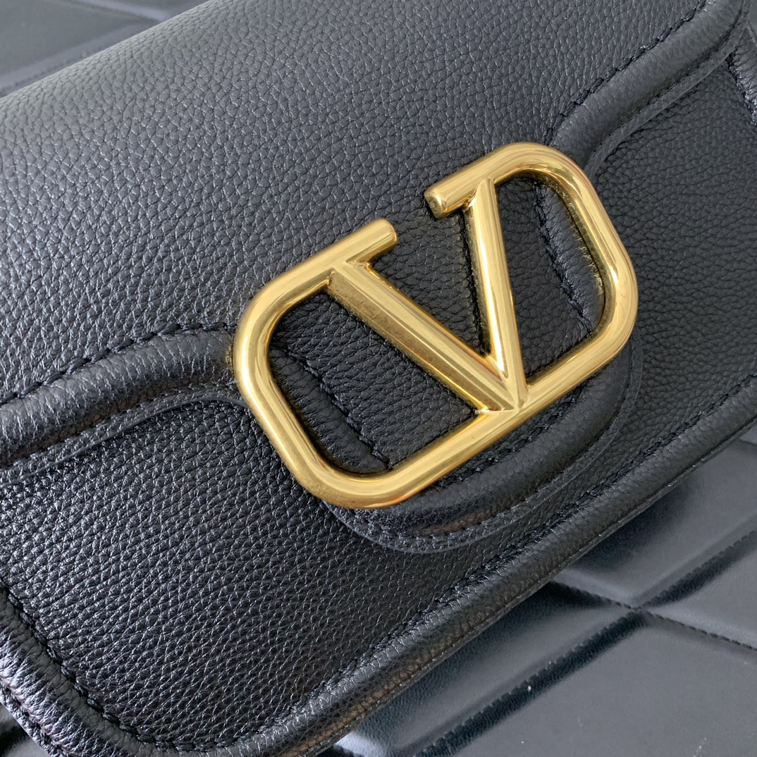 Valentino Garavani Allnite Bag-23.5✖️18✖️8CM