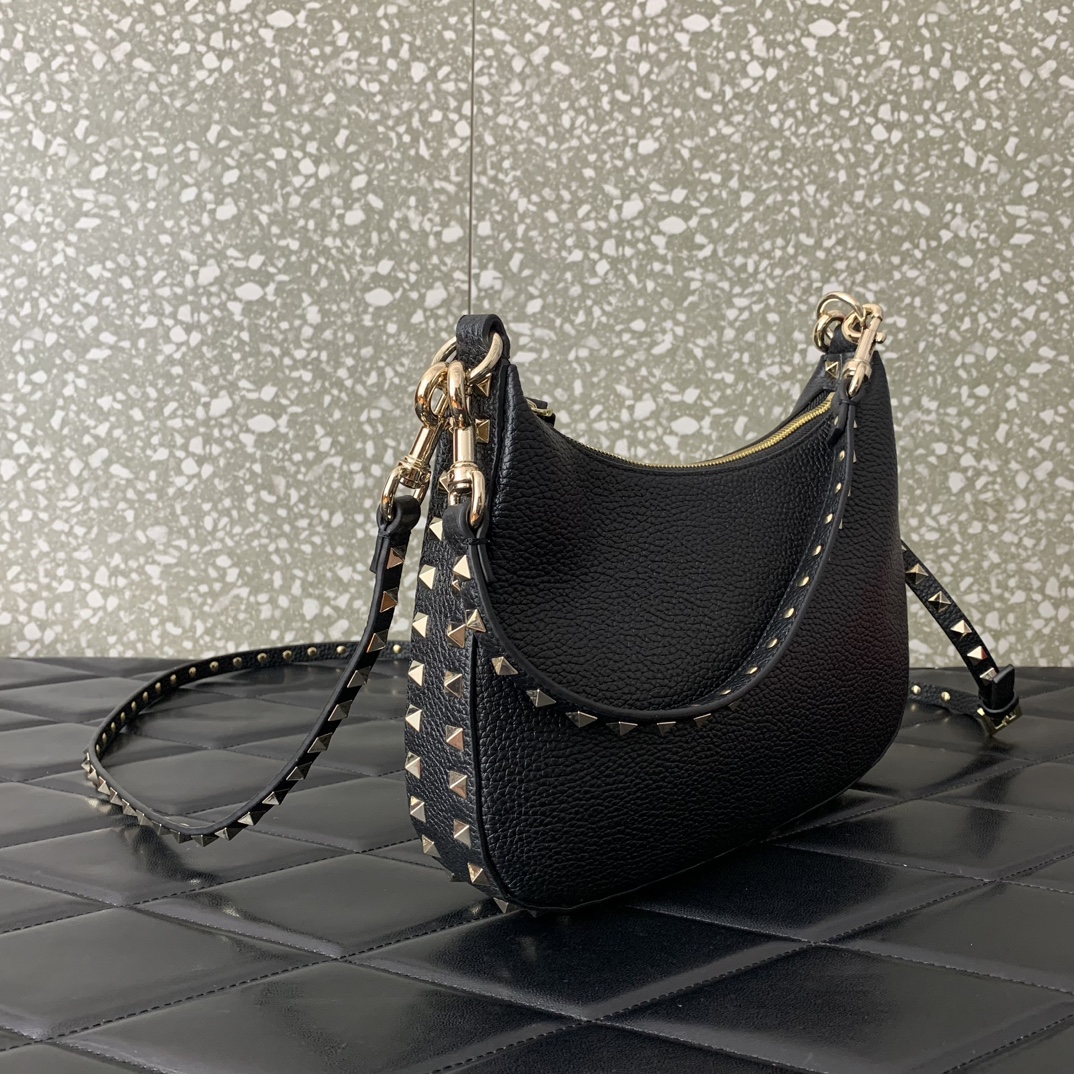 Valentino Garavani Rockstud Hobo Bag-6✖️4✖️16CM