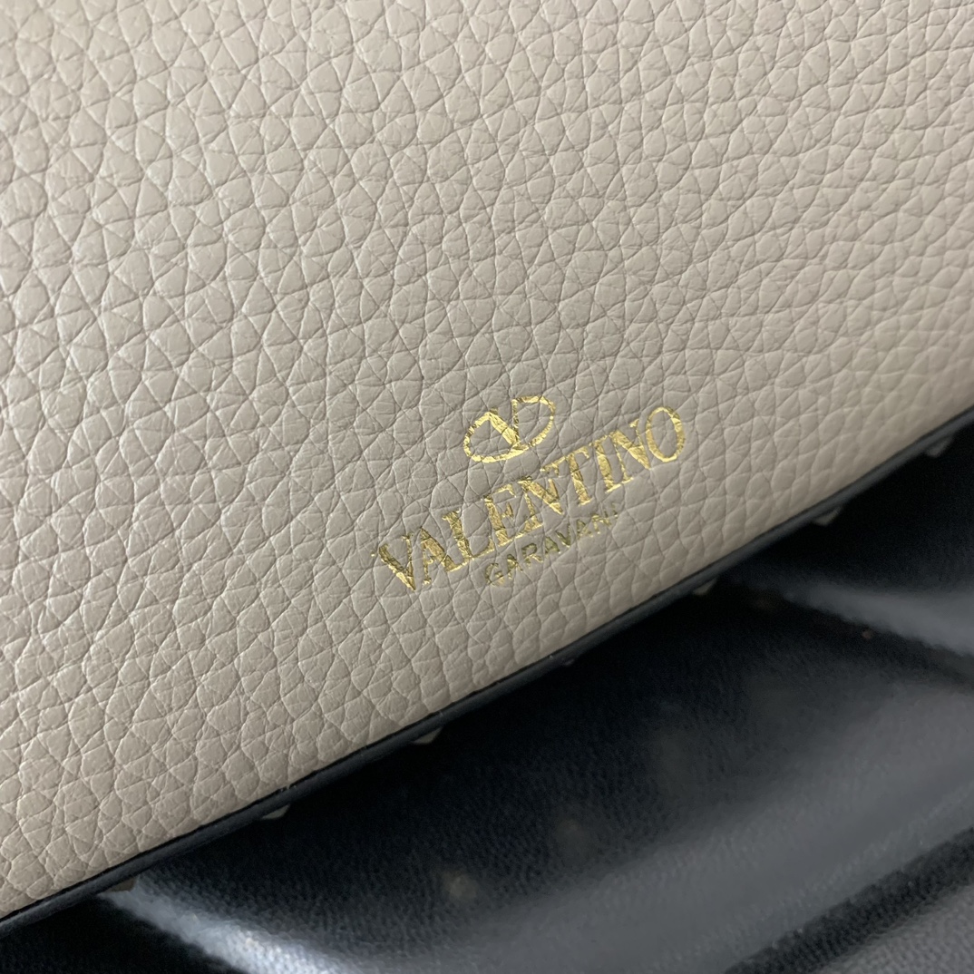 Valentino Garavani Rockstud Hobo Bag-6✖️4✖️16CM