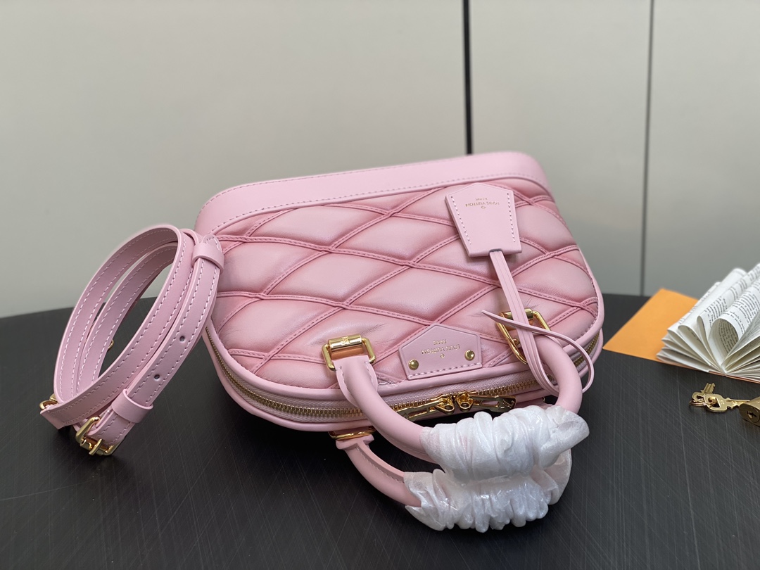 l**is V*t*n m22878 alma bb-23.5 x 17.5 x 11.5cm