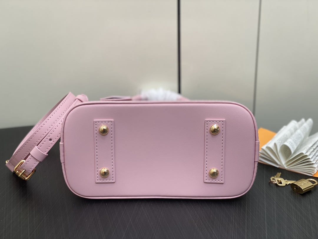l**is V*t*n m22878 alma bb-23.5 x 17.5 x 11.5cm