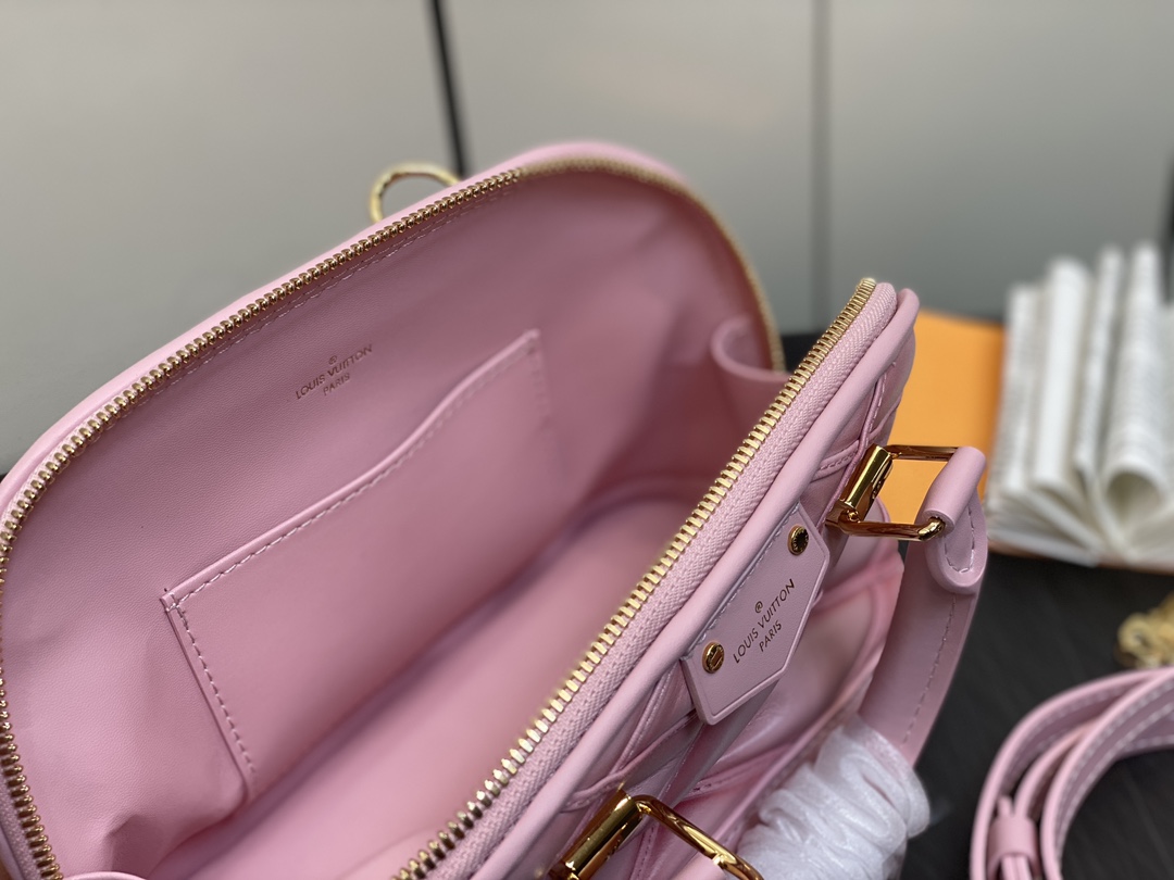 l**is V*t*n m22878 alma bb-23.5 x 17.5 x 11.5cm