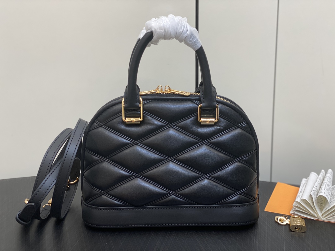 l**is V*t*n m22878 alma bb-23.5 x 17.5 x 11.5cm