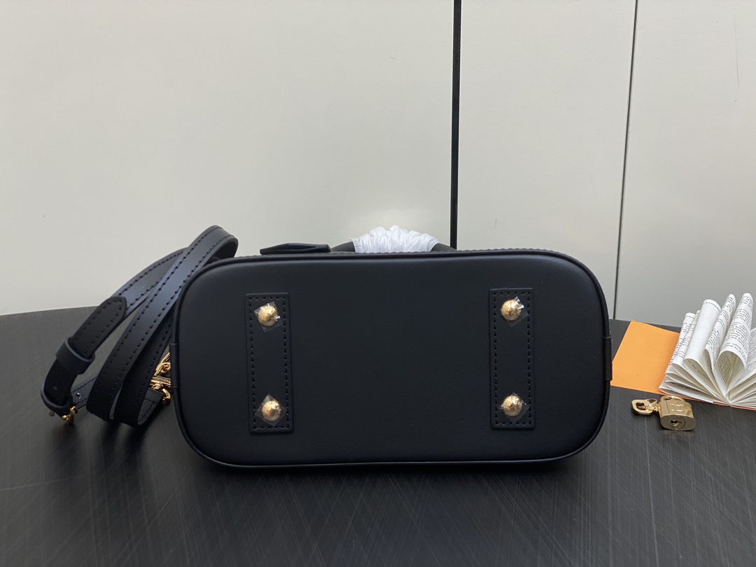 l**is V*t*n m22878 alma bb-23.5 x 17.5 x 11.5cm