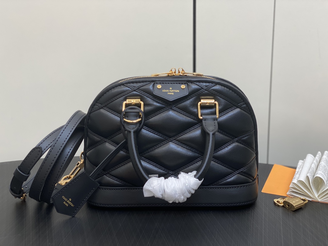 l**is V*t*n m22878 alma bb-23.5 x 17.5 x 11.5cm