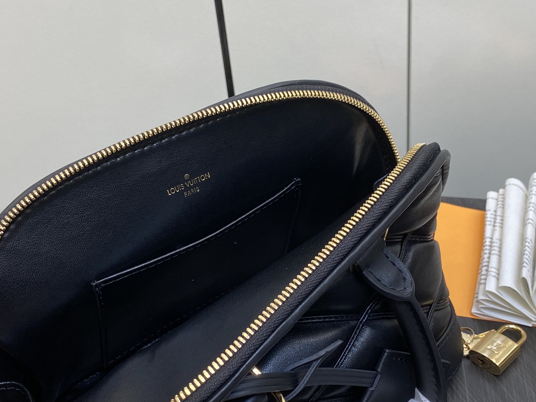 l**is V*t*n m22878 alma bb-23.5 x 17.5 x 11.5cm