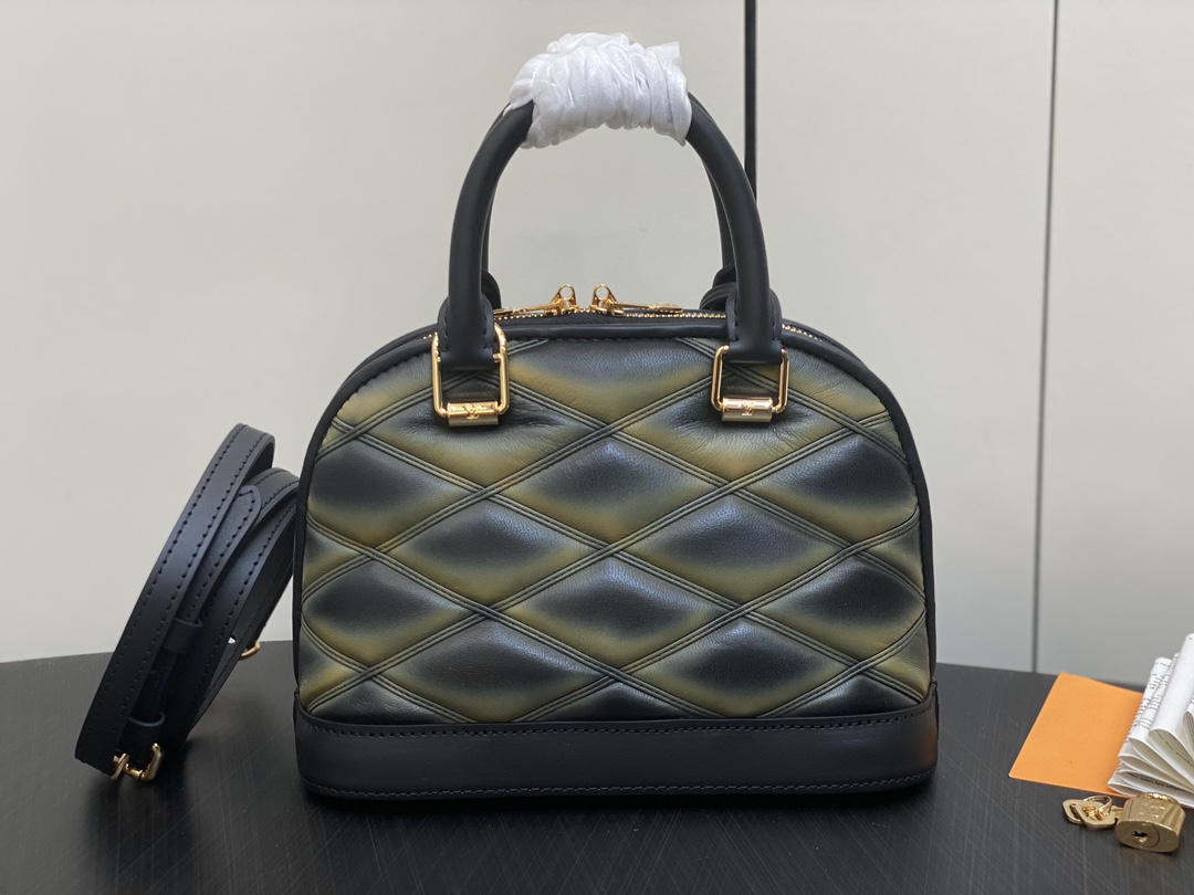 l**is V*t*n m22878 alma bb-23.5 x 17.5 x 11.5cm