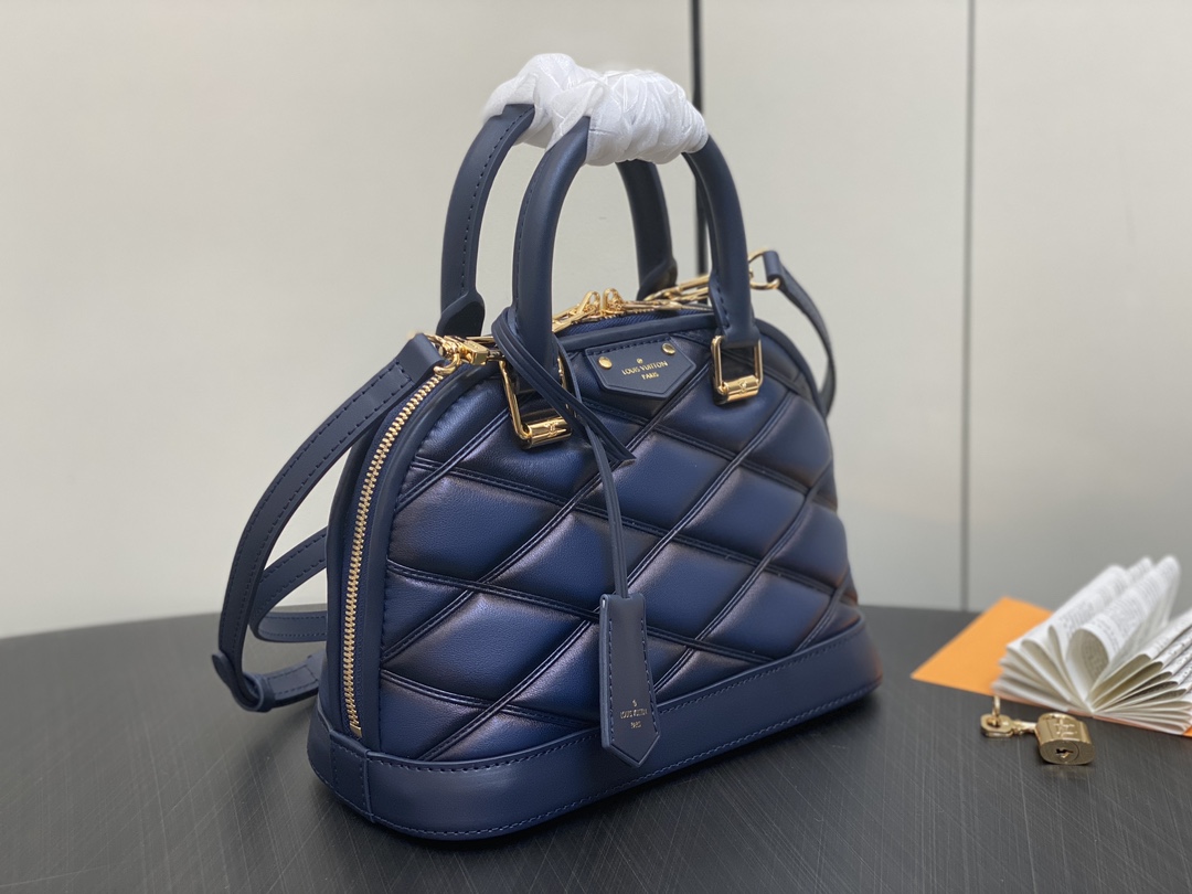 l**is V*t*n m22878 alma bb-23.5 x 17.5 x 11.5cm