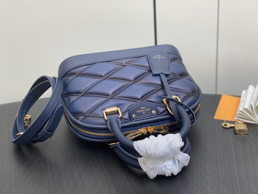 l**is V*t*n m22878 alma bb-23.5 x 17.5 x 11.5cm