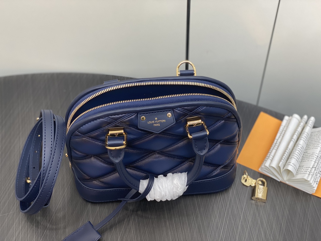 l**is V*t*n m22878 alma bb-23.5 x 17.5 x 11.5cm