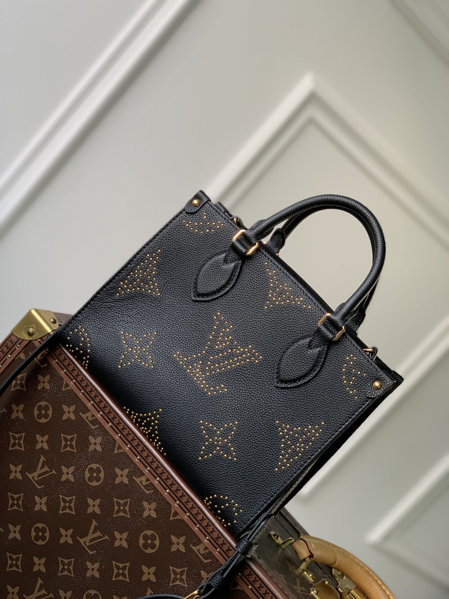 l**is V*t*n onthego handbag-25*19*11.5 cm