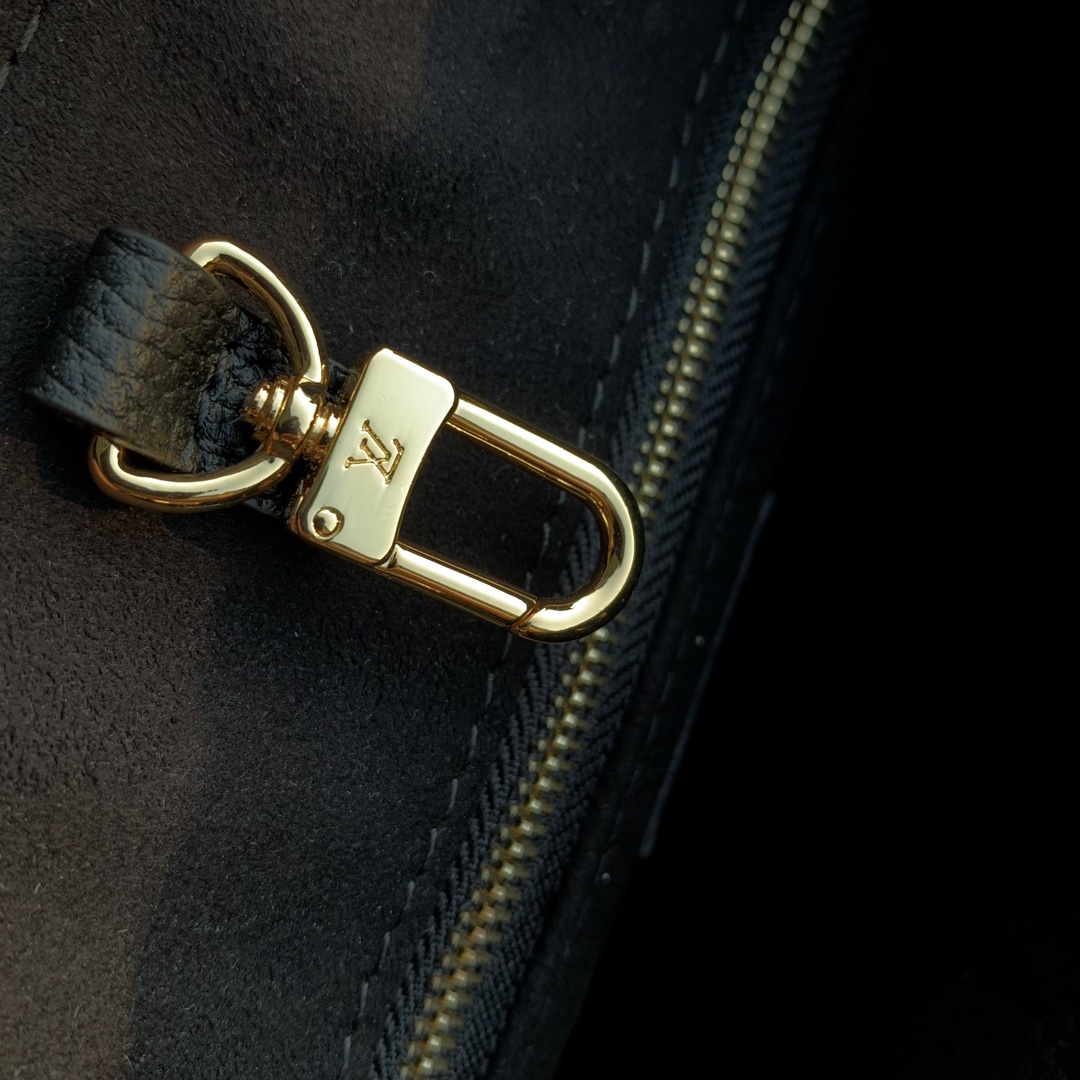 l**is V*t*n onthego handbag-25*19*11.5 cm