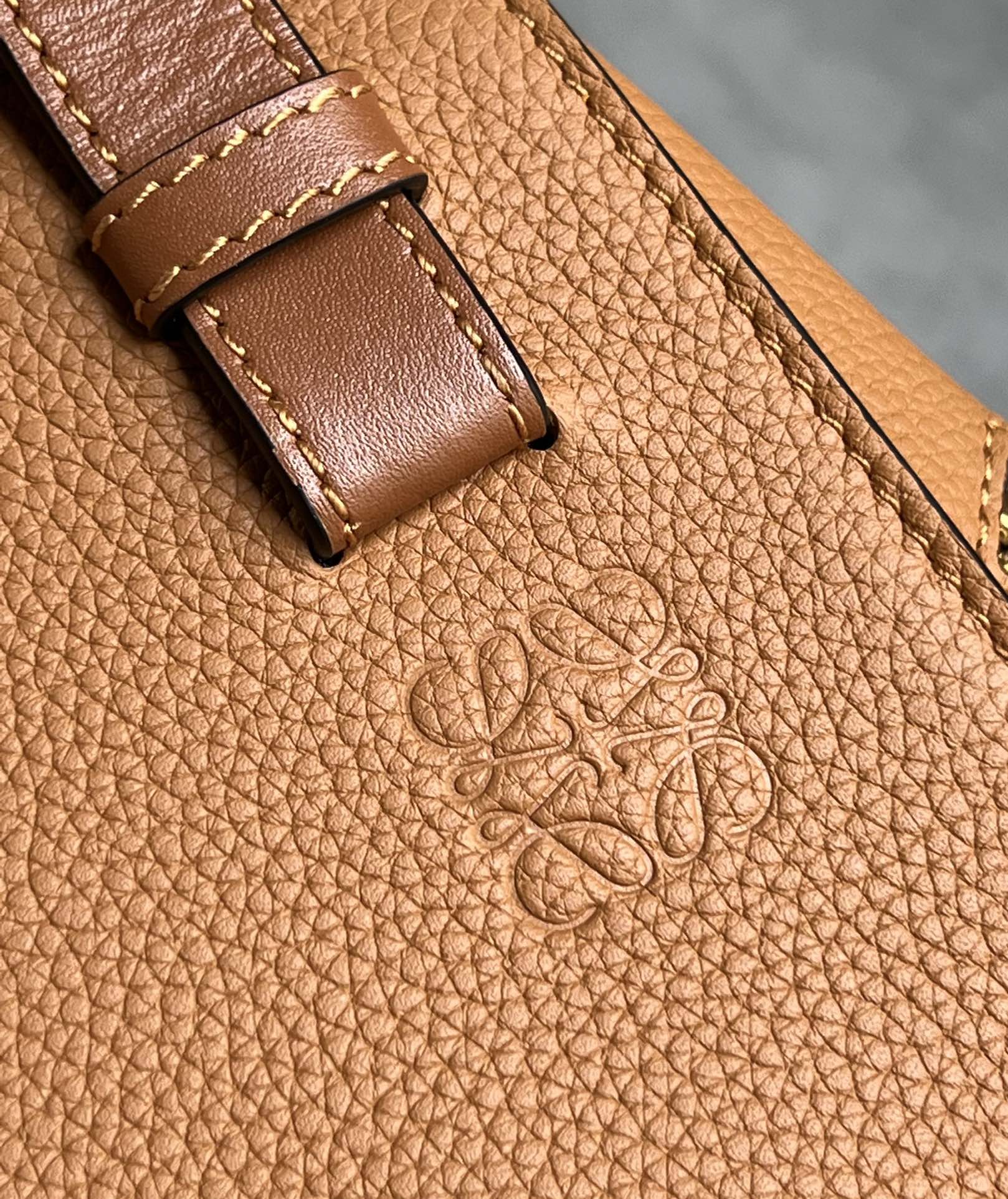 Loewe Hammock Bag-20*19*14CM