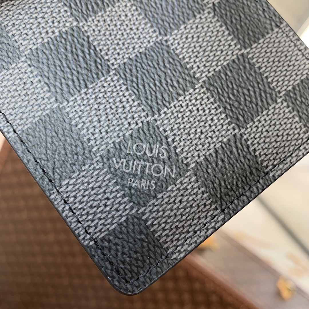 l**is V*t*n wallet-m61700-12×8cm