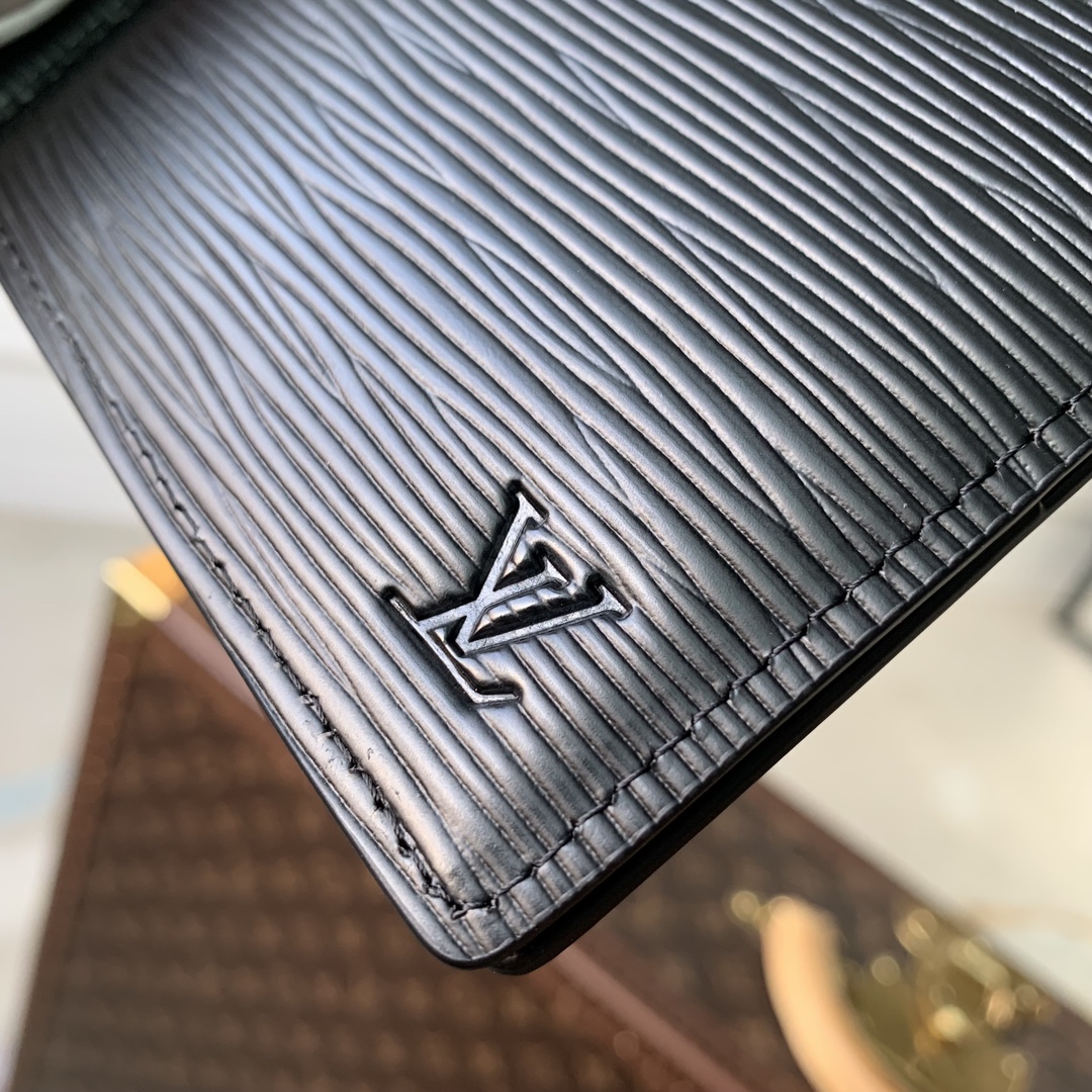 l**is V*t*n wallet-m61700-12×8cm