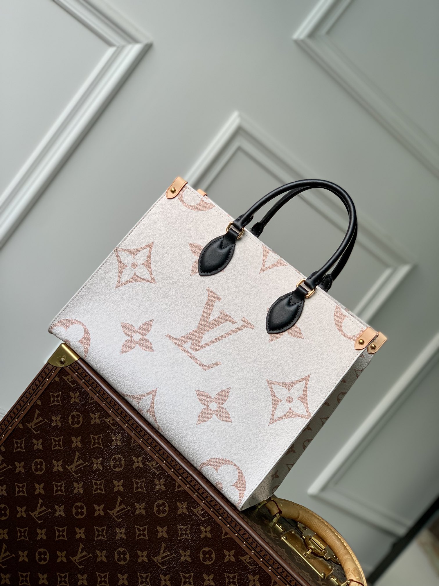 l**is V*t*n small onthego handbag-35*28*15cm