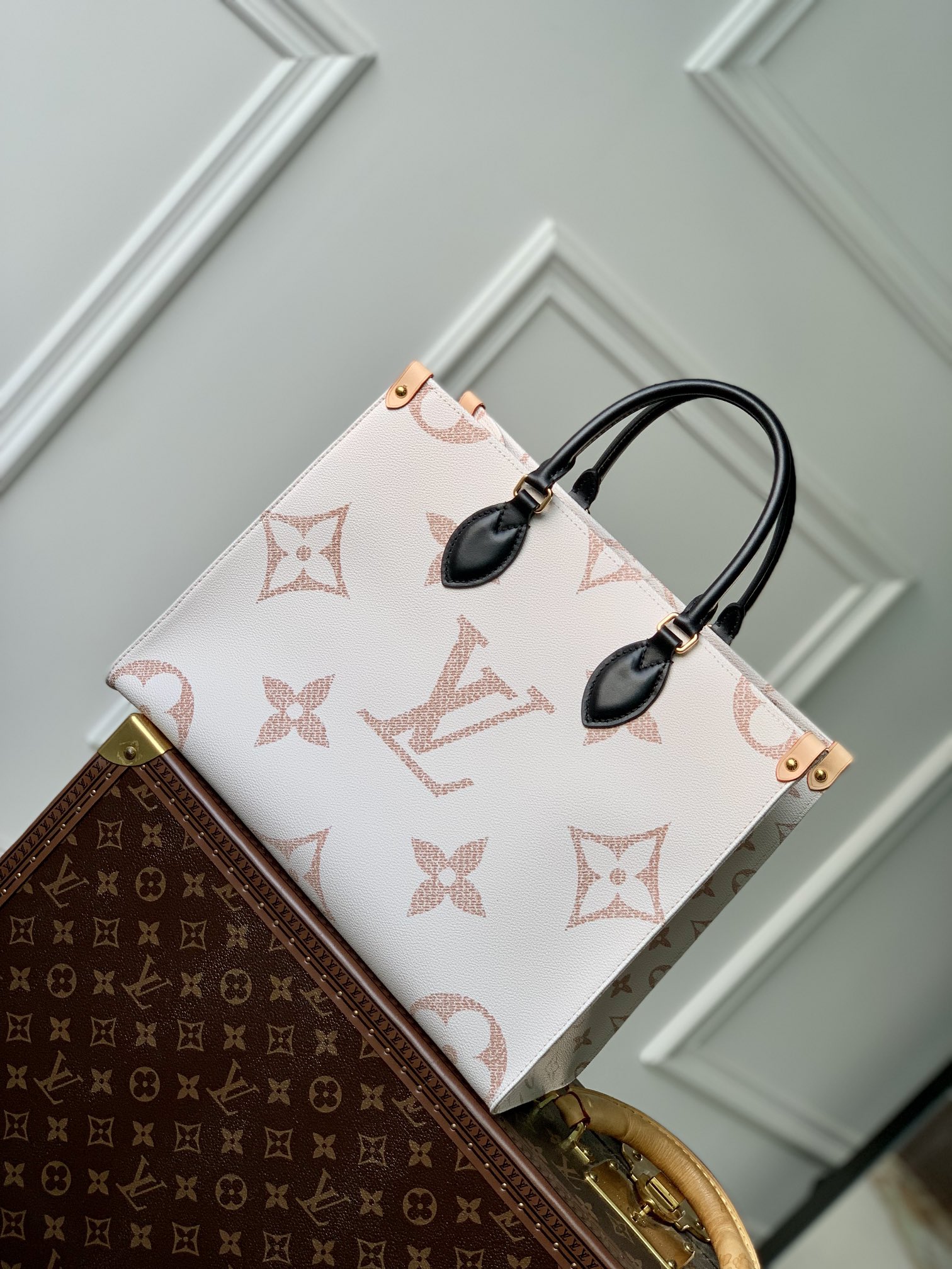 l**is V*t*n small onthego handbag-35*28*15cm