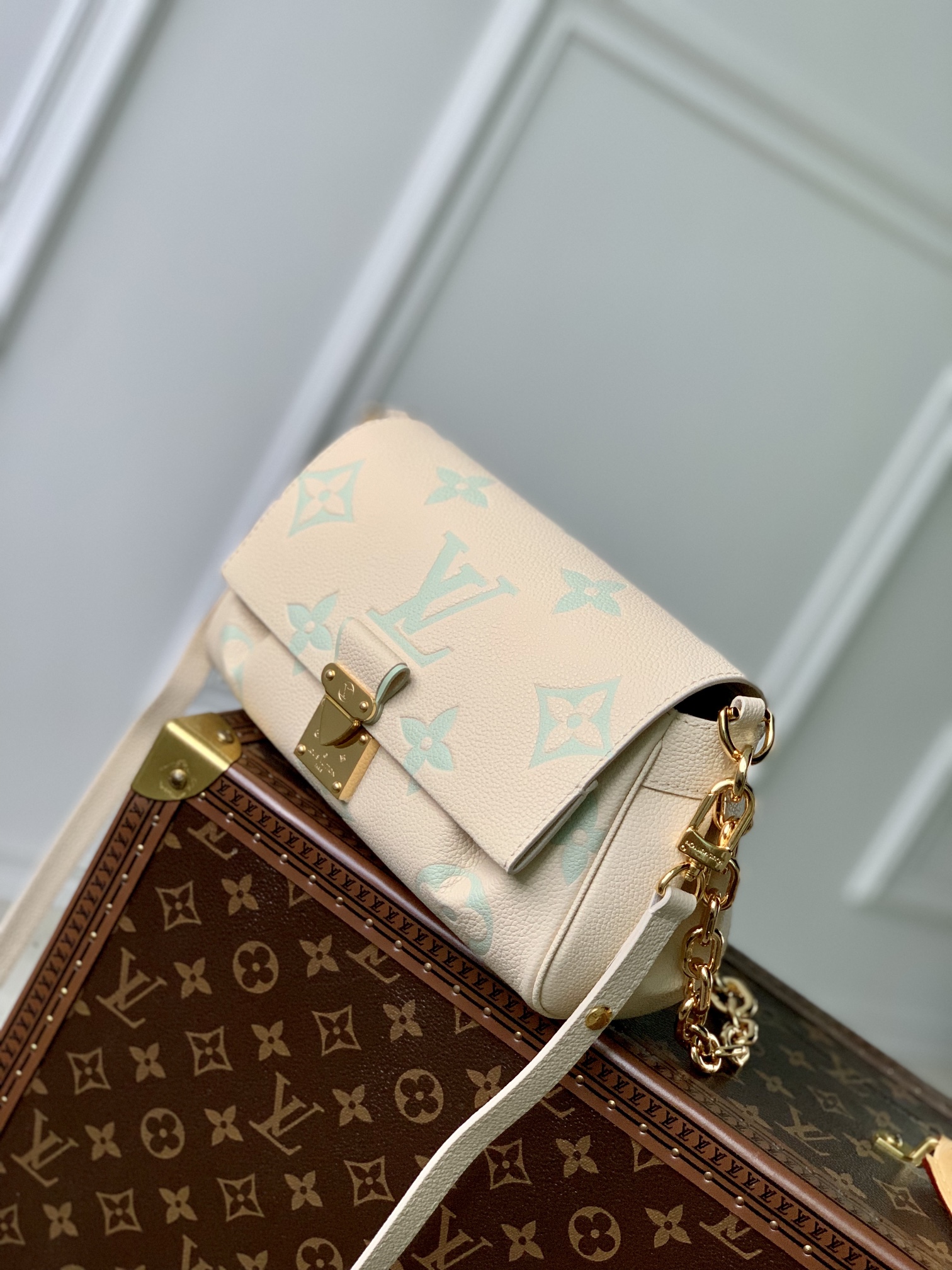 l**is V*t*n favorite m46393-24 x 14 x 9cm