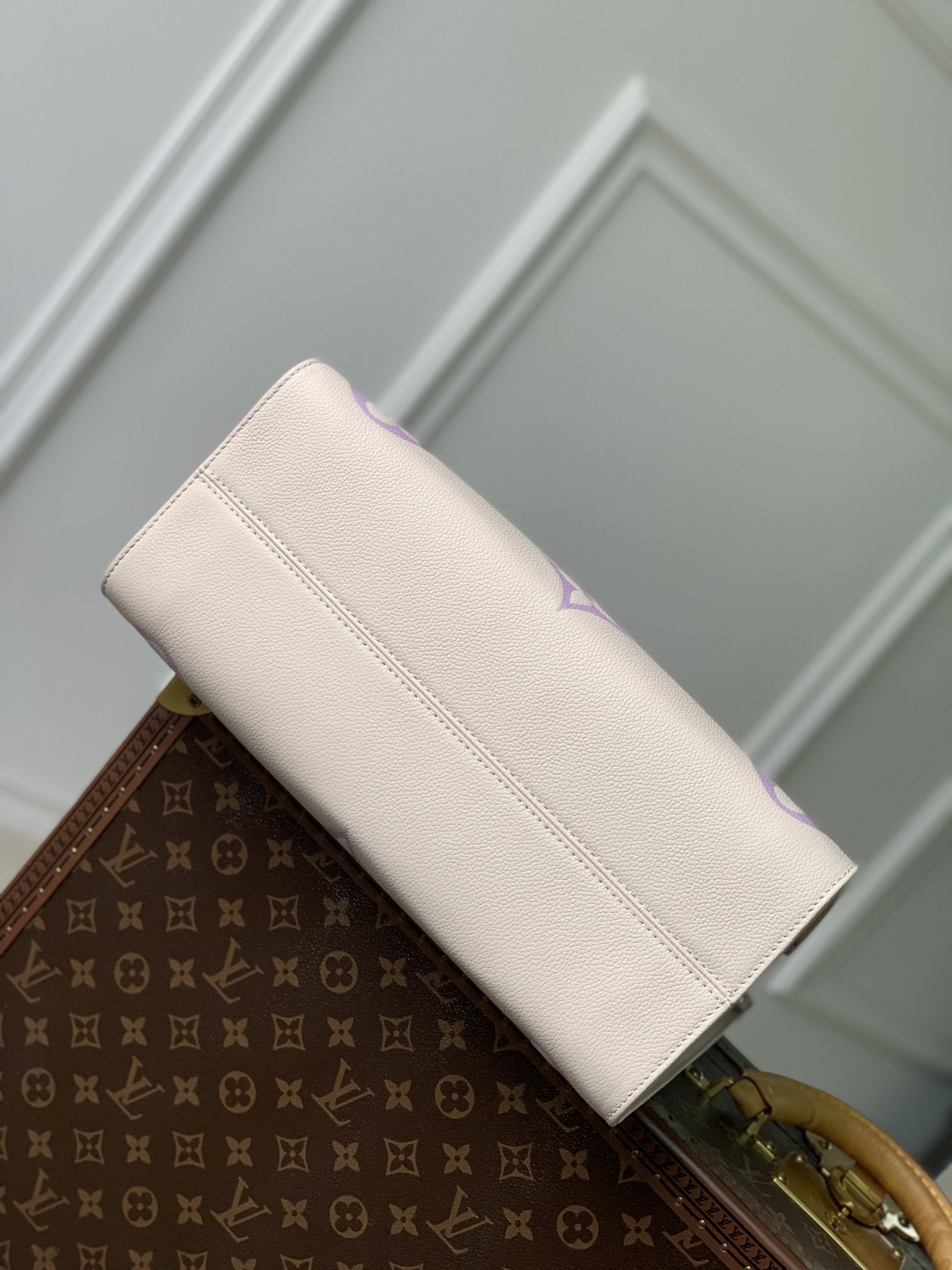 l**is V*t*n by the pooll onthego handbag-35*27*14cm