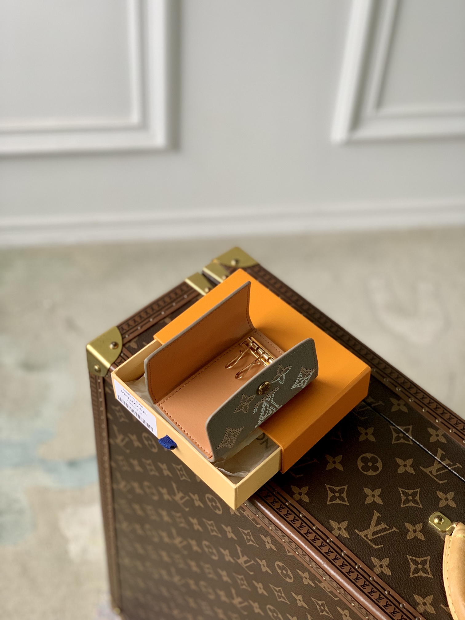 l**is V*t*n wallet-10.5 x 5.5 x 1cm