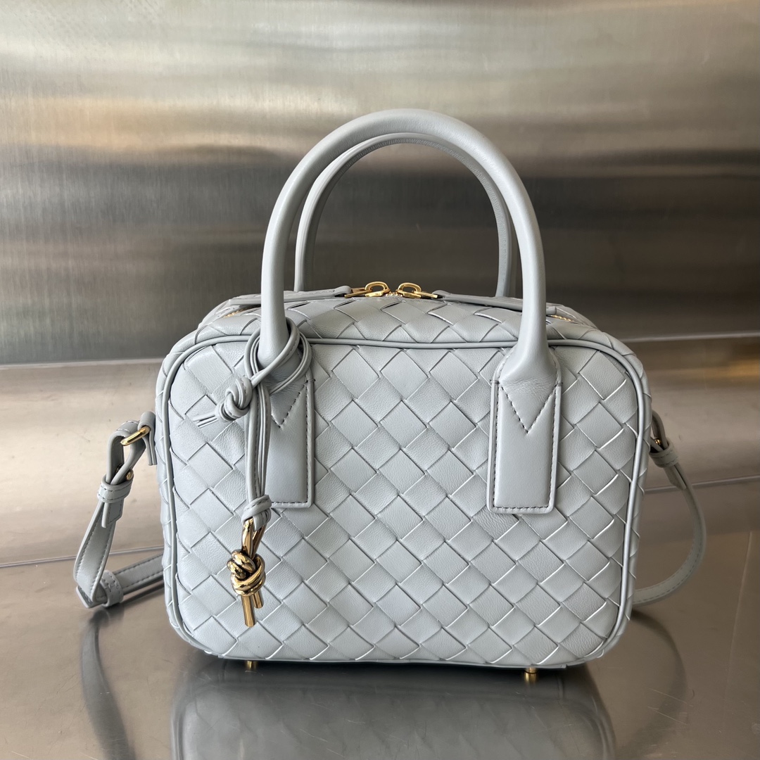 Bo*te*ga ve*ne*ta getaway bag-23.5x17.5x9cm