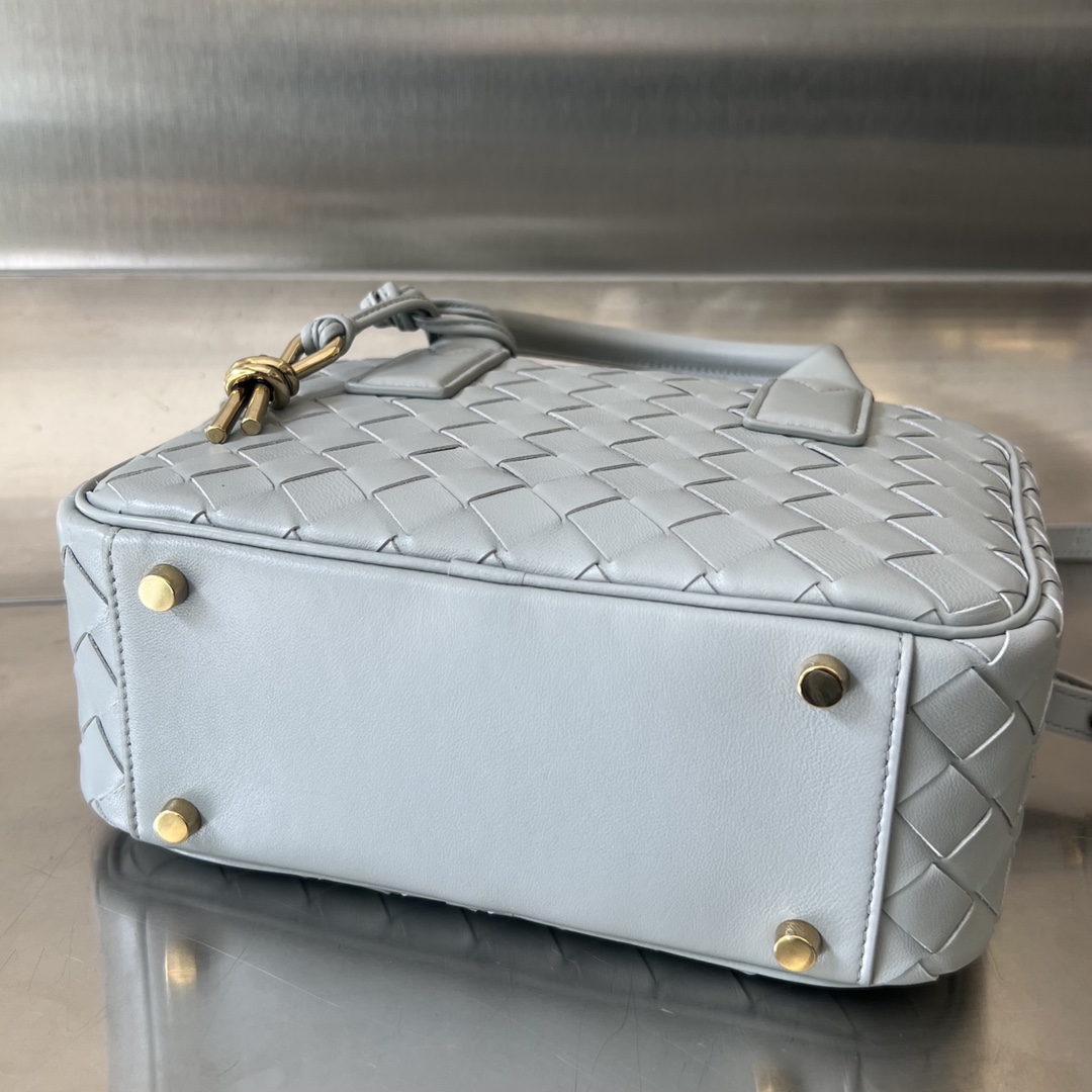 Bo*te*ga ve*ne*ta getaway bag-23.5x17.5x9cm