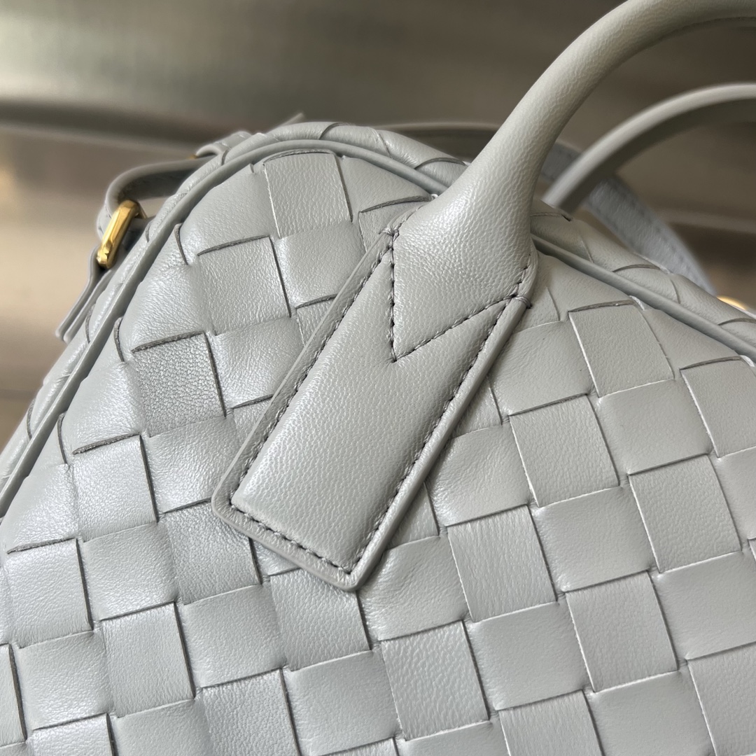 Bo*te*ga ve*ne*ta getaway bag-23.5x17.5x9cm