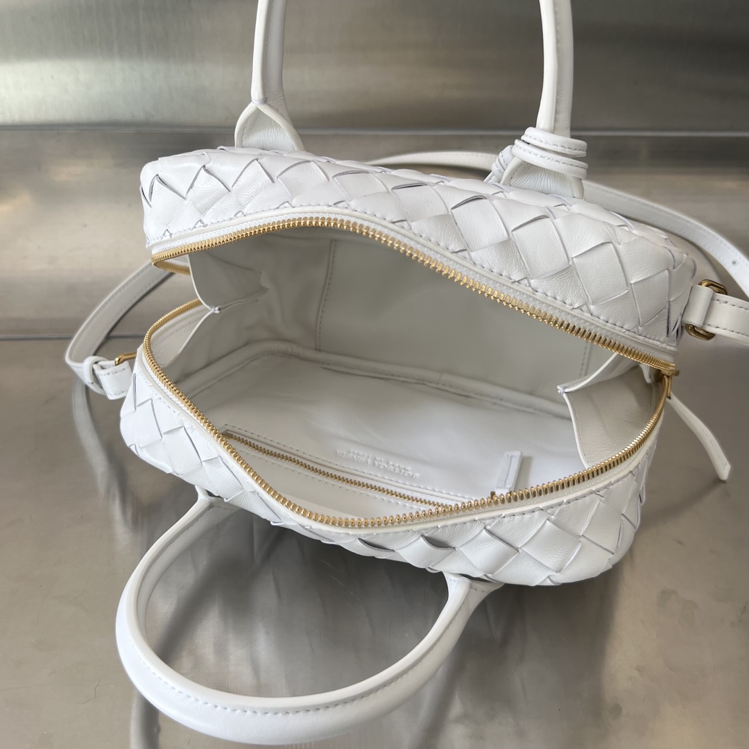 Bo*te*ga ve*ne*ta getaway bag-23.5x17.5x9cm