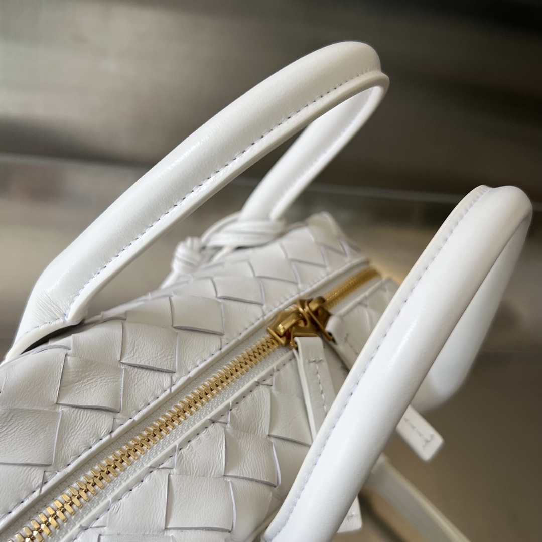 Bo*te*ga ve*ne*ta getaway bag-23.5x17.5x9cm