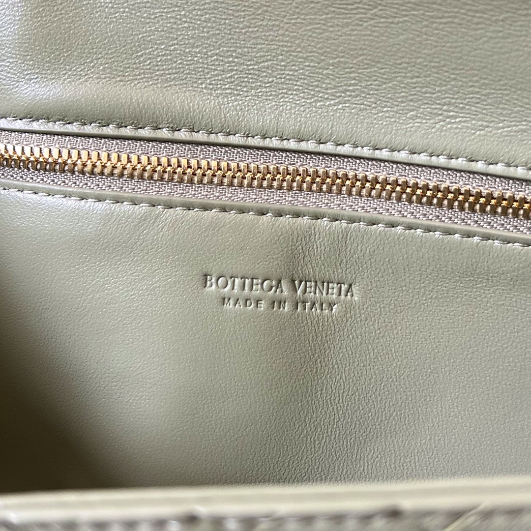 Bo*te*ga ve*ne*ta clutch-31x13x3 cm